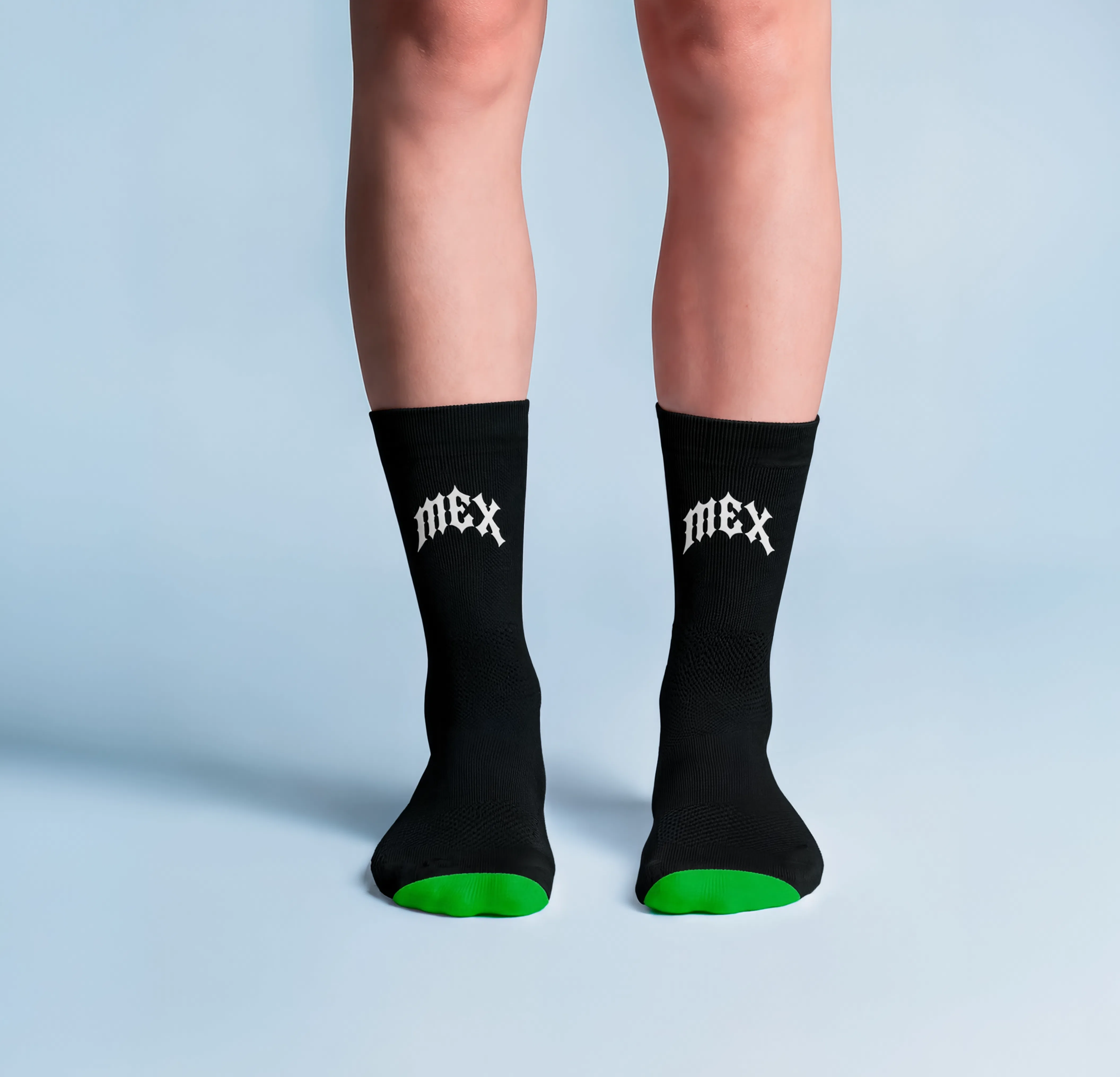 Calcetas deportivas México Intensity con diseño inspirado en México, tejido transpirable, soporte técnico y compresión ligera para running y entrenamiento.