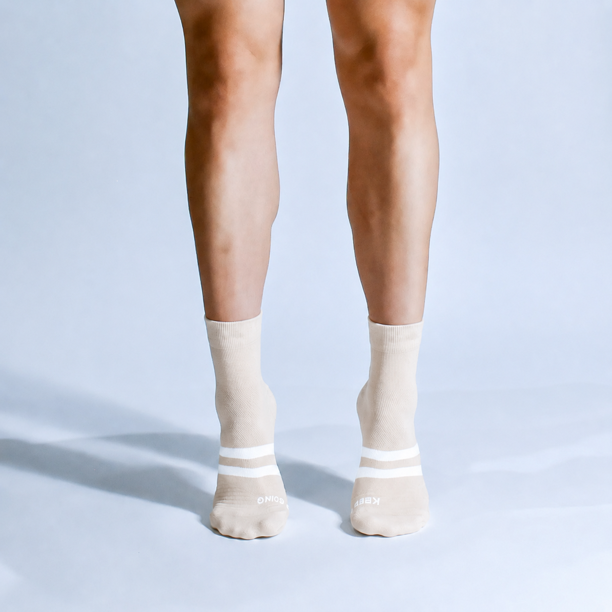 Calcetas deportivas Mini Pro para running, maratón y ciclismo. Con diseño técnico transpirable, compresión media y soporte en arco plantar, costura antiampollas.
