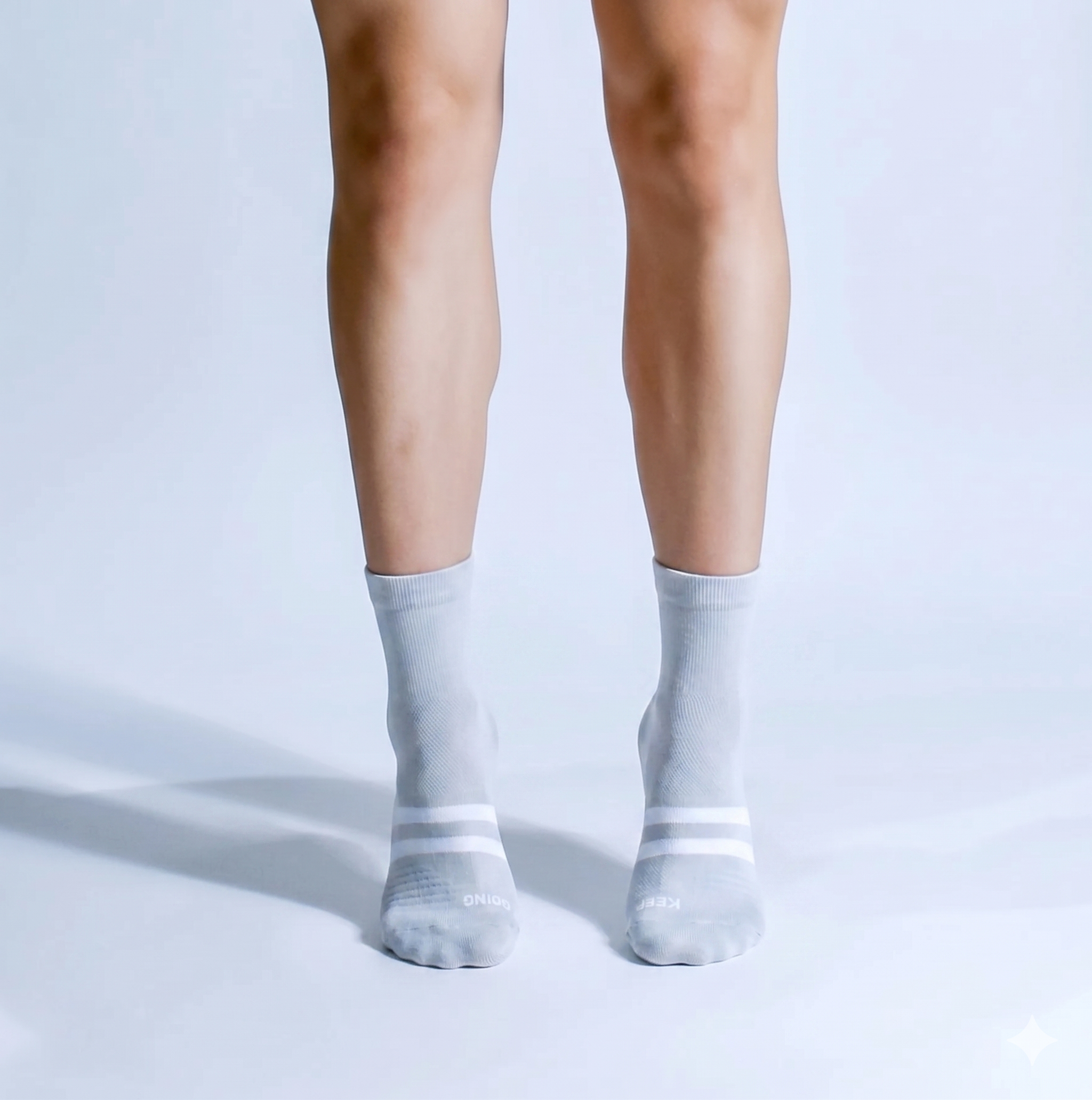 Calcetas deportivas Mini Pro para running, maratón y ciclismo. Con diseño técnico transpirable, compresión media y soporte en arco plantar, costura antiampollas.