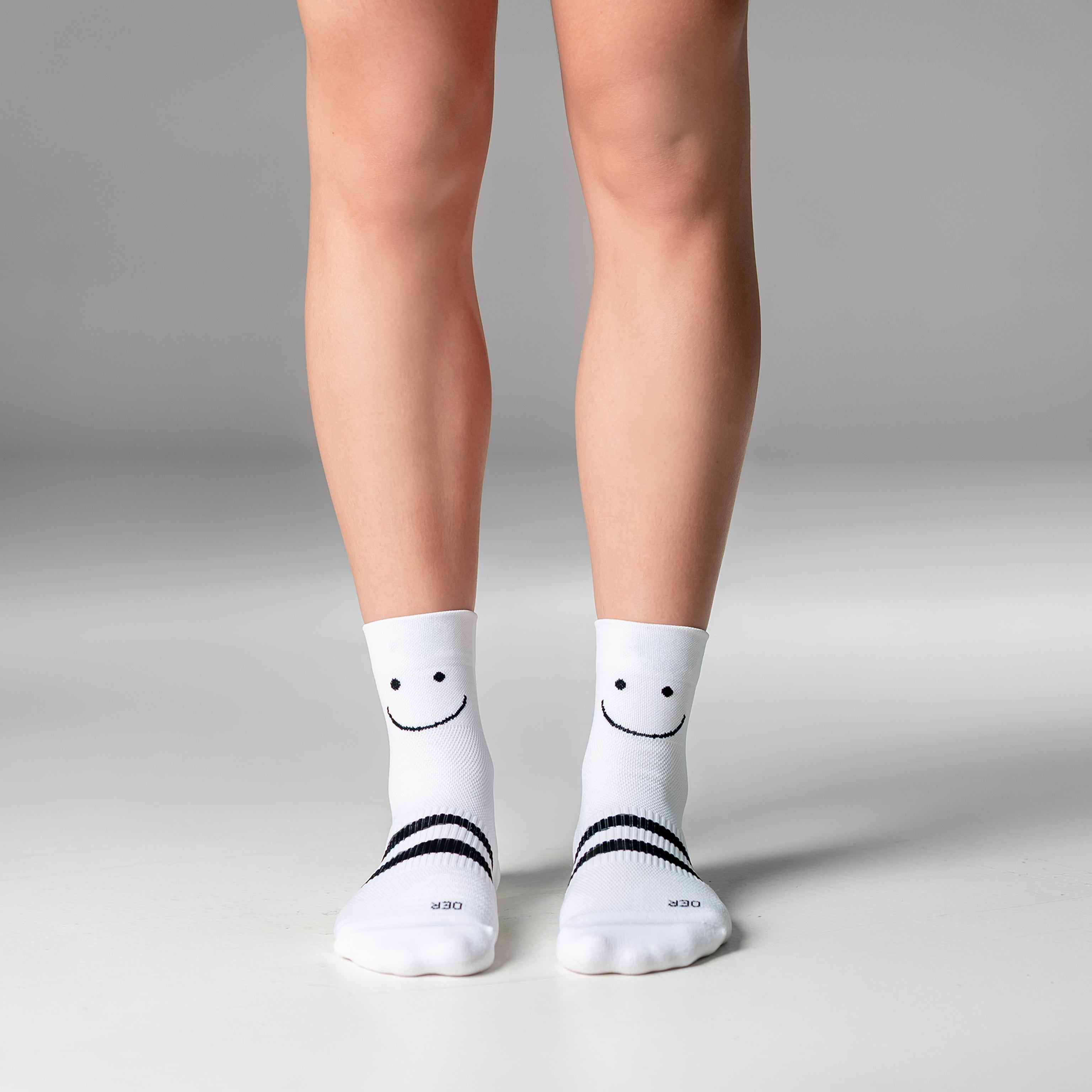 Calcetas deportivas Mini Smiles Pro para running, maratón y ciclismo. Con diseño técnico transpirable, compresión media y soporte en arco plantar, costura antiampollas.