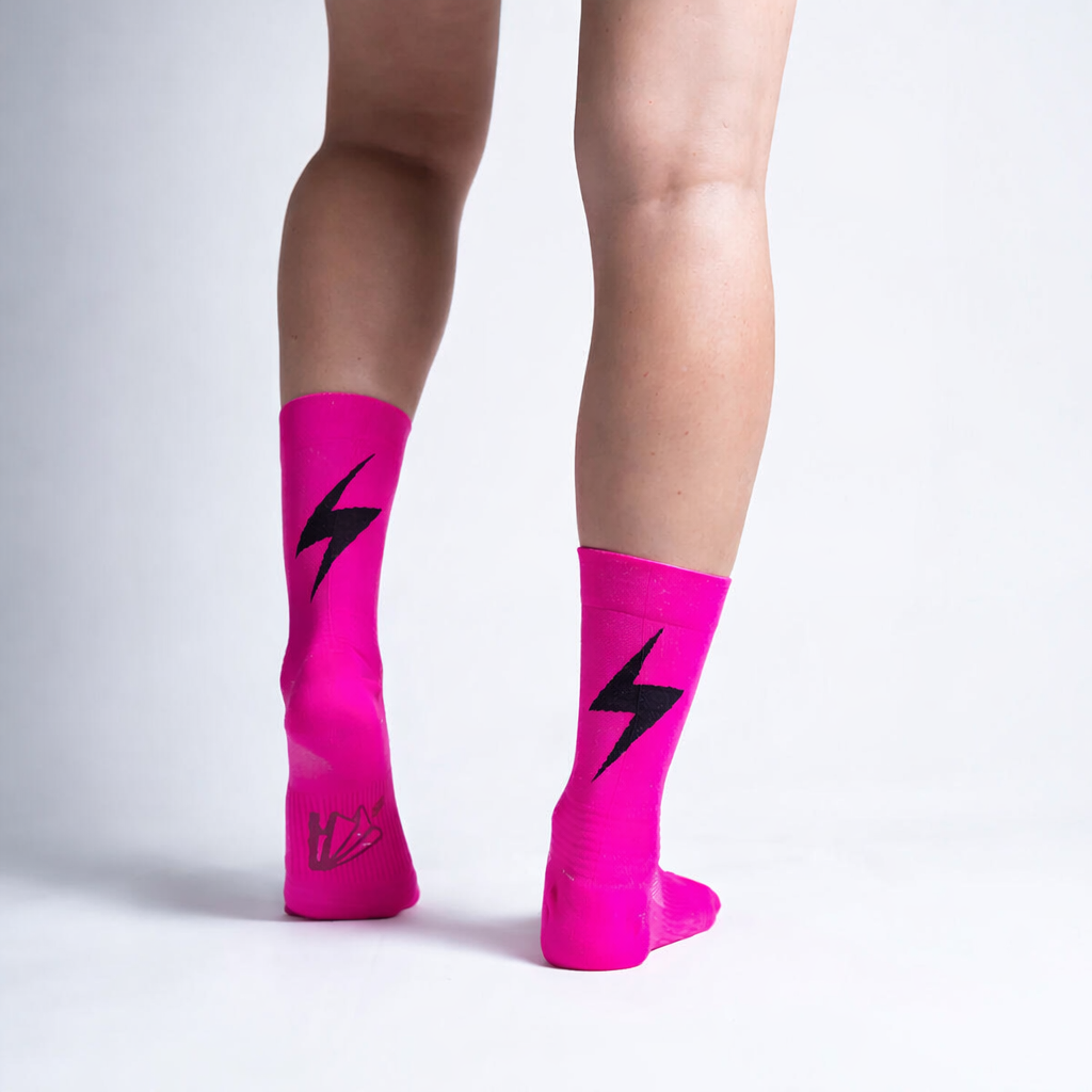 Calcetas deportivas Pro Thunder para running, maratón y ciclismo. Con diseño técnico transpirable, compresión media y soporte en arco plantar, costura antiampollas.