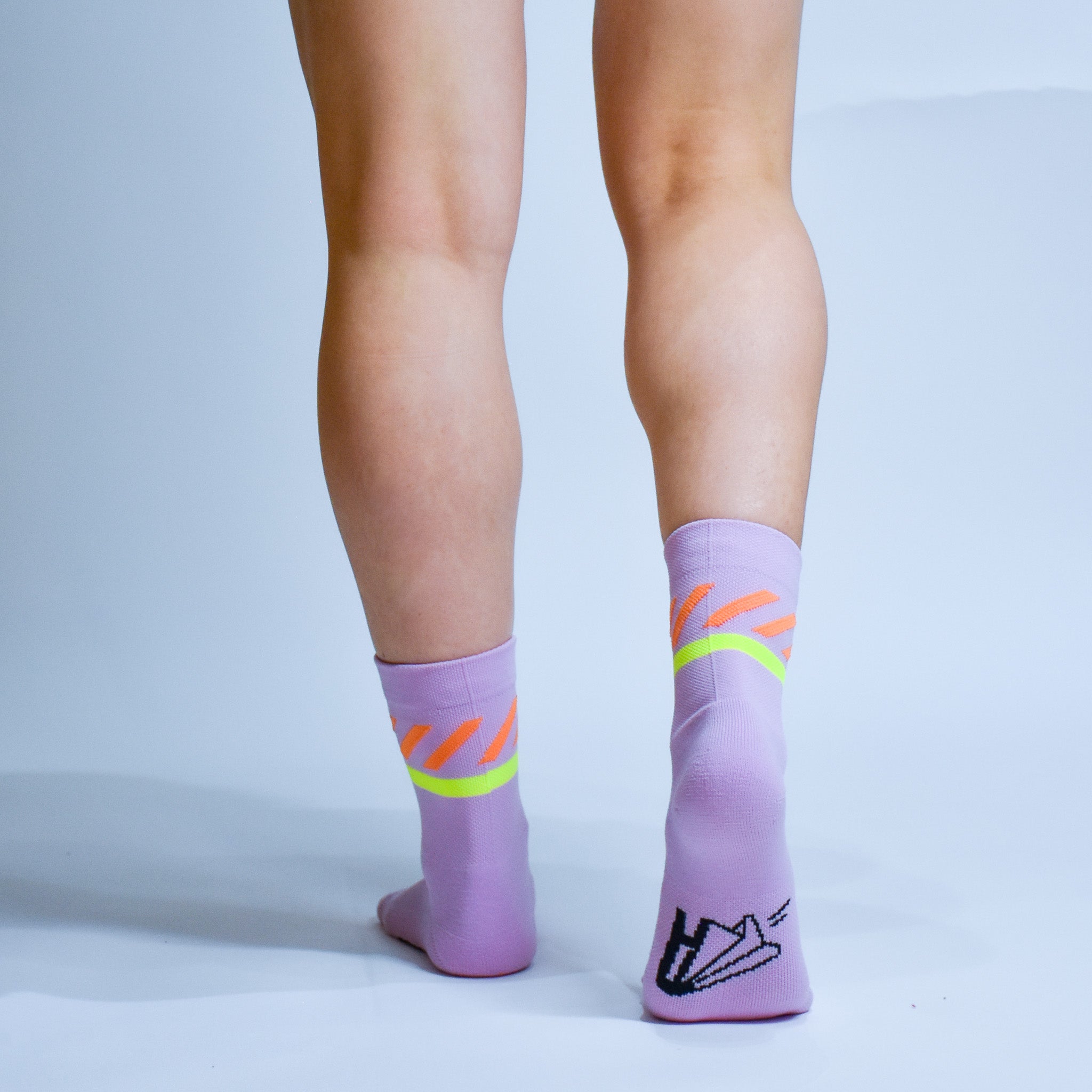 Calcetas deportivas Intensity A-3 diseñadas para corredores. Tejido transpirable, soporte técnico y compresión ligera para mayor comodidad en entrenamientos y carreras.