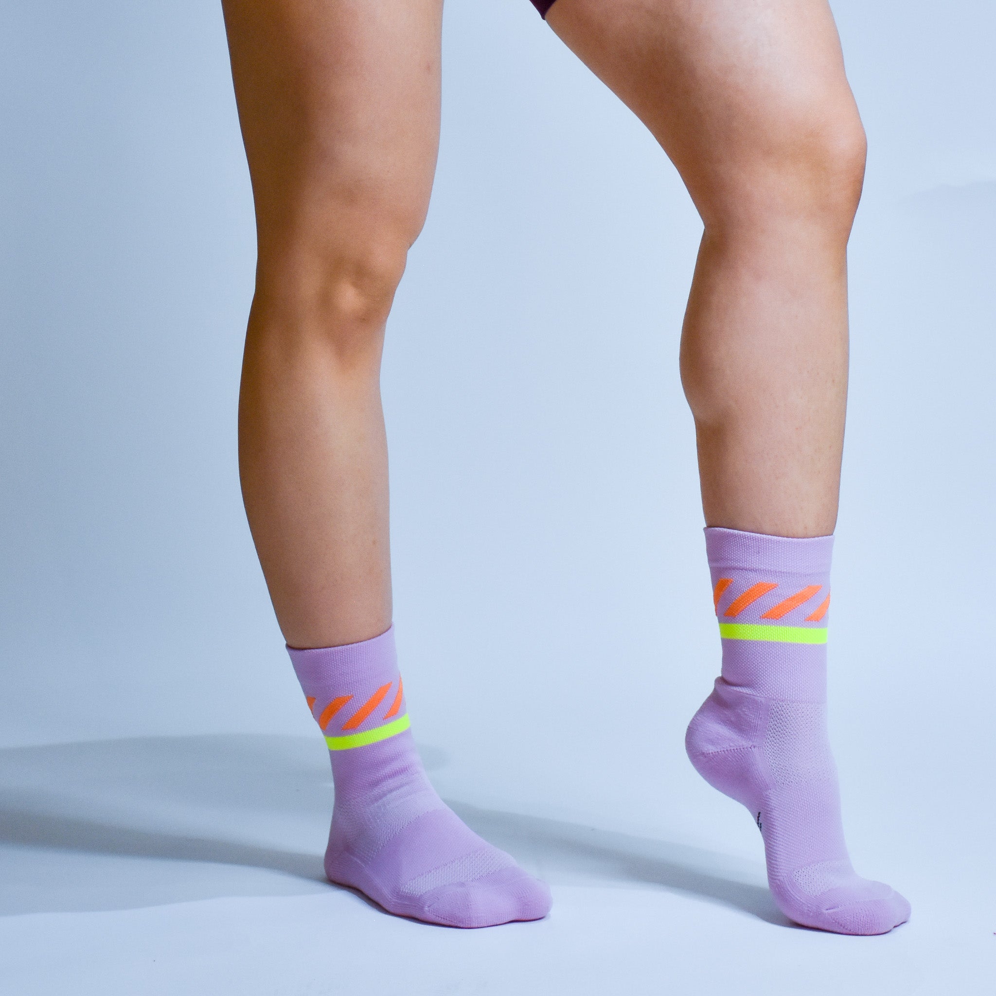 Calcetas deportivas Intensity A-3 diseñadas para corredores. Tejido transpirable, soporte técnico y compresión ligera para mayor comodidad en entrenamientos y carreras.