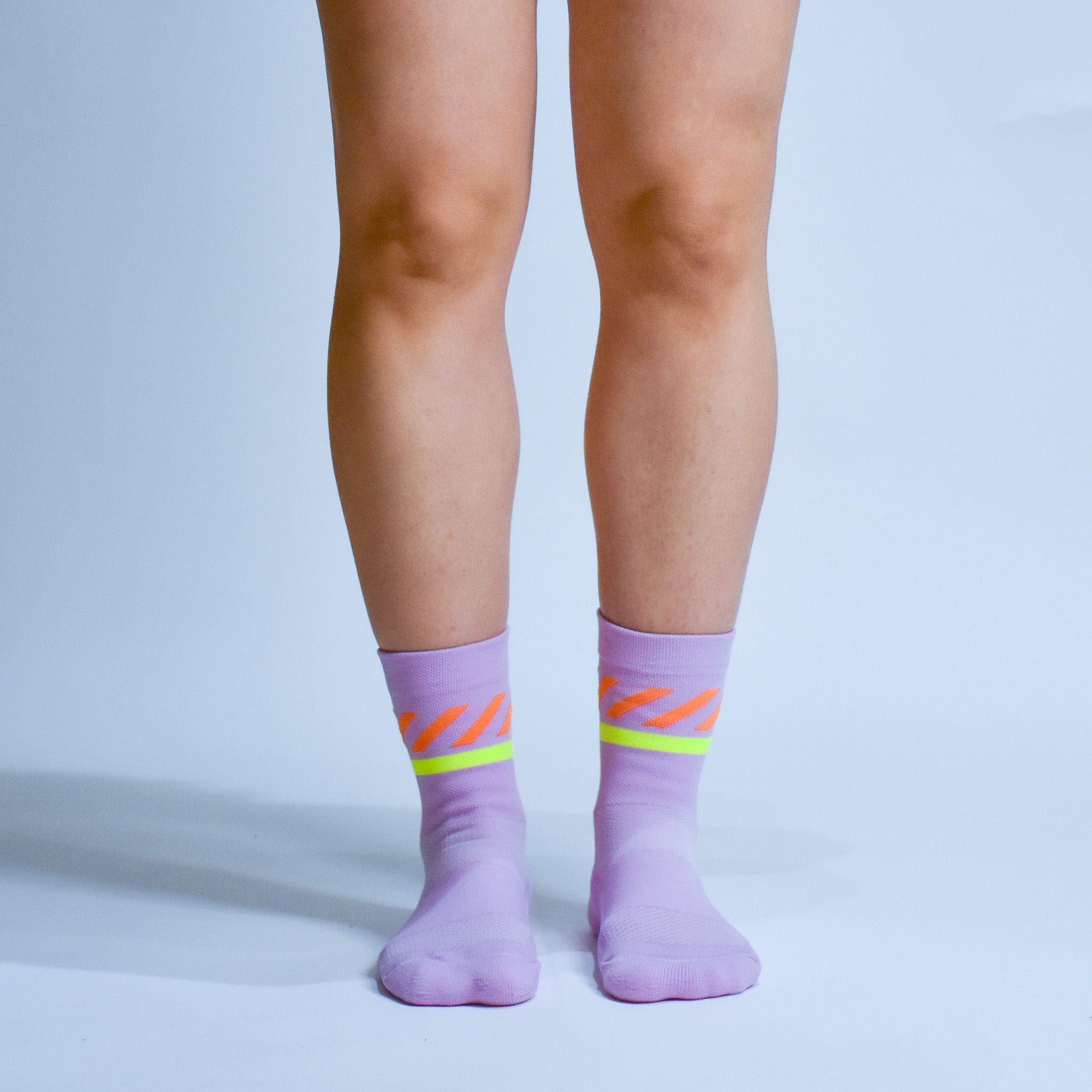 Calcetas deportivas Intensity A-3 diseñadas para corredores. Tejido transpirable, soporte técnico y compresión ligera para mayor comodidad en entrenamientos y carreras.