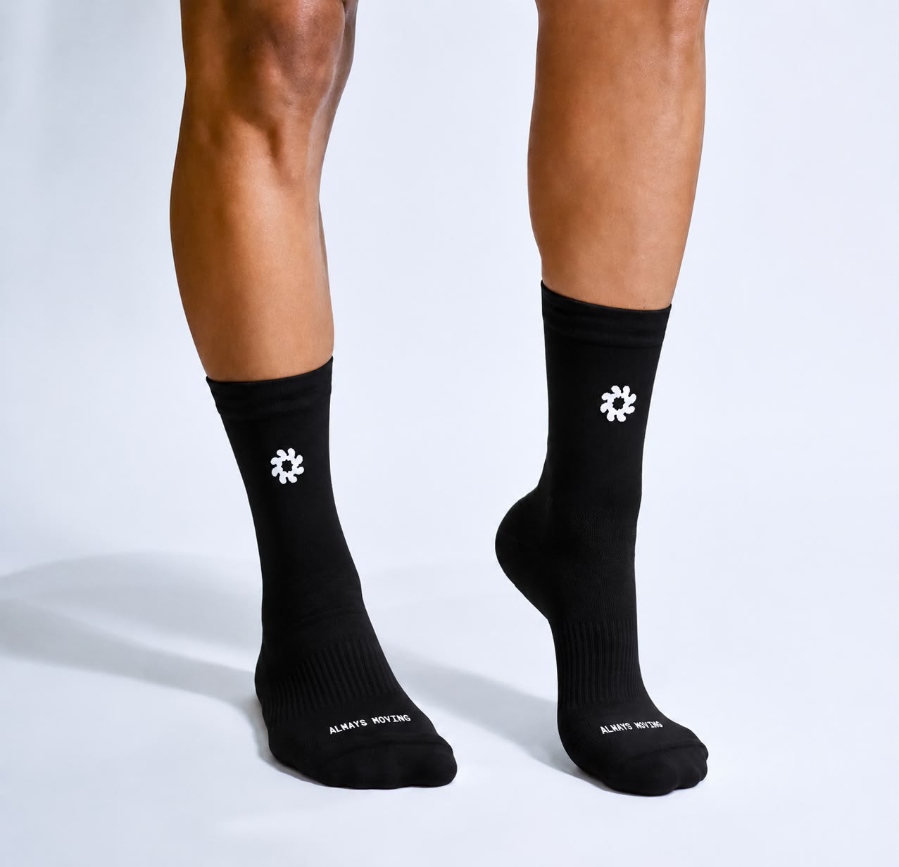 Calcetas deportivas 21 km Solace Pro para running, maratón y ciclismo. Con diseño técnico transpirable, compresión media y soporte en arco plantar, costura antiampollas.