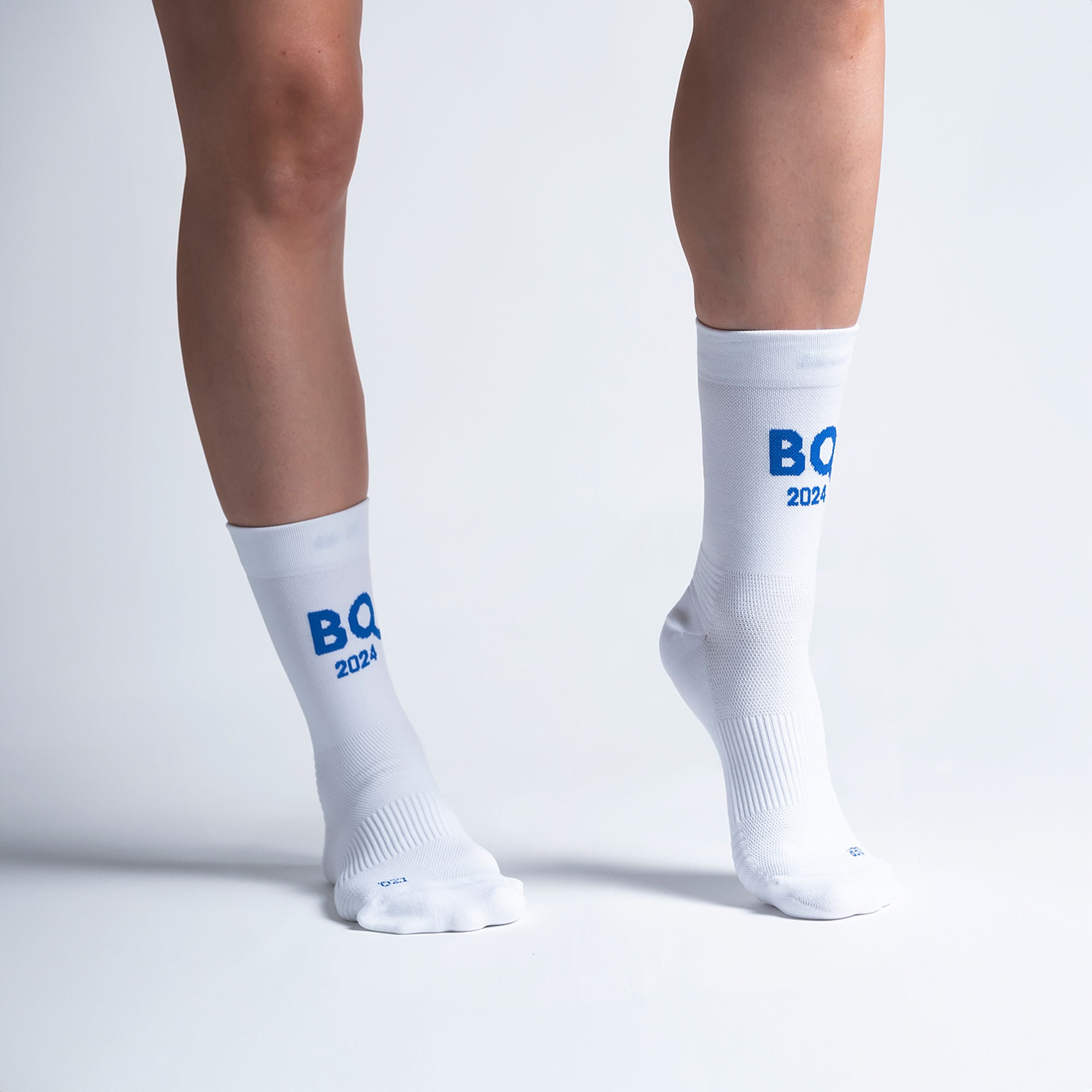 Calcetas deportivas Boston para running, maratón y ciclismo. Con diseño técnico transpirable, compresión media y soporte en arco plantar, costura antiampollas.