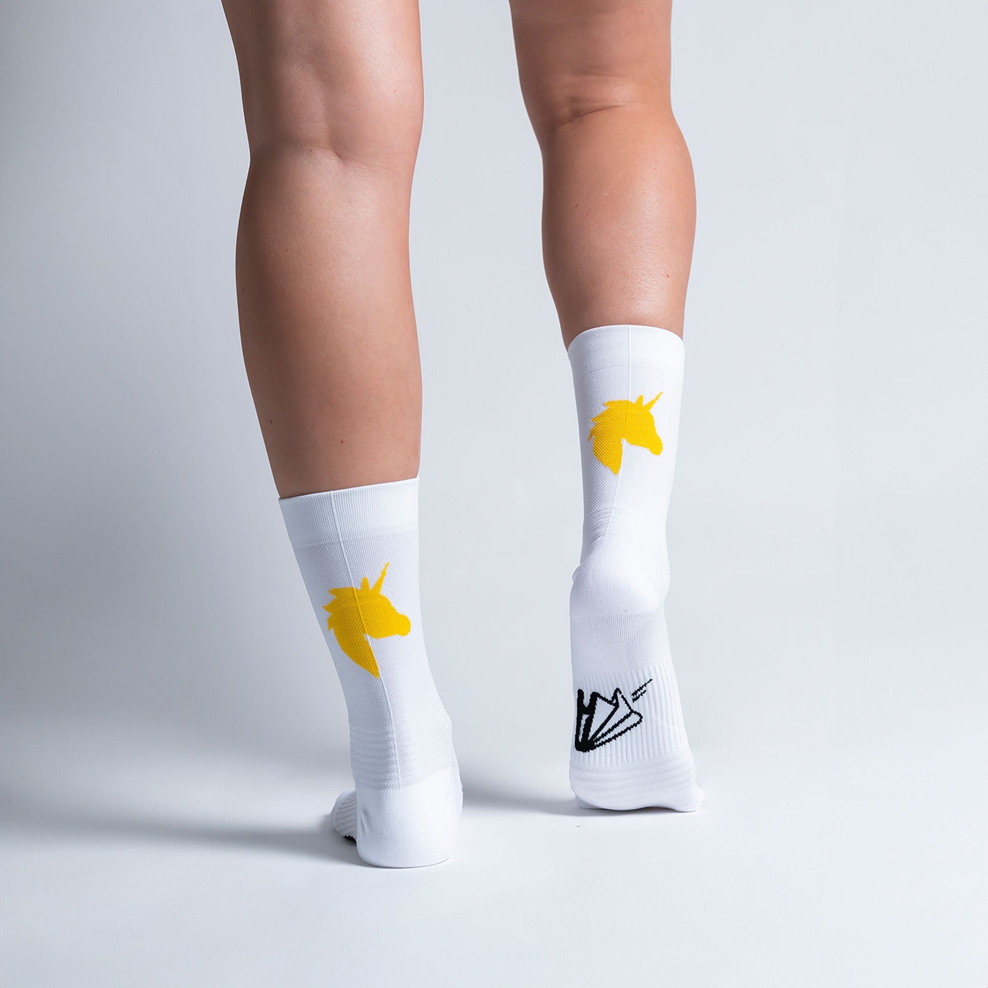 Calcetas deportivas Boston para running, maratón y ciclismo. Con diseño técnico transpirable, compresión media y soporte en arco plantar, costura antiampollas.