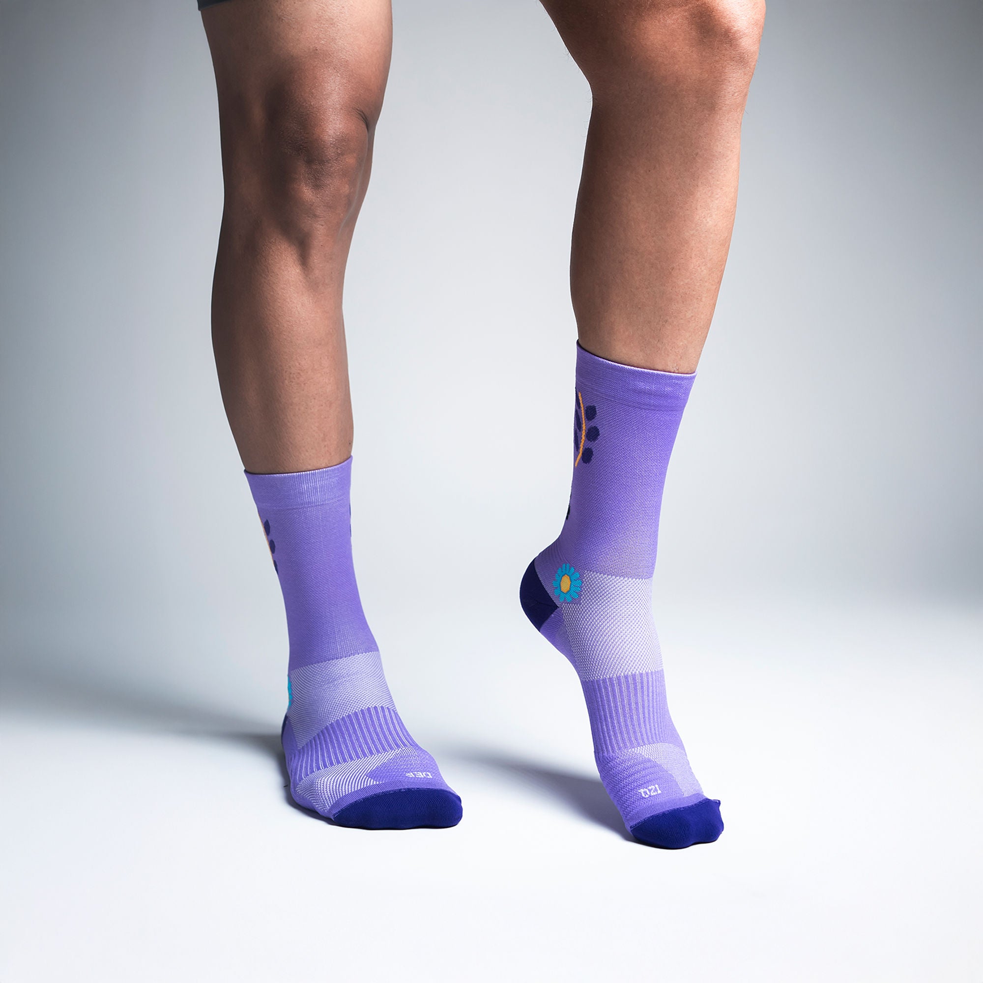 Calcetas deportivas Dia de Muertos para running, maratón y ciclismo. Con diseño técnico transpirable, compresión media y soporte en arco plantar, costura antiampollas.