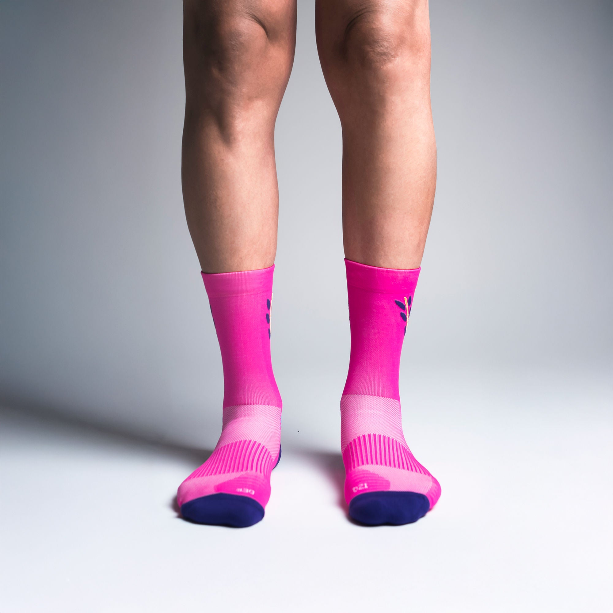 Calcetas deportivas Dia de Muertos para running, maratón y ciclismo. Con diseño técnico transpirable, compresión media y soporte en arco plantar, costura antiampollas.