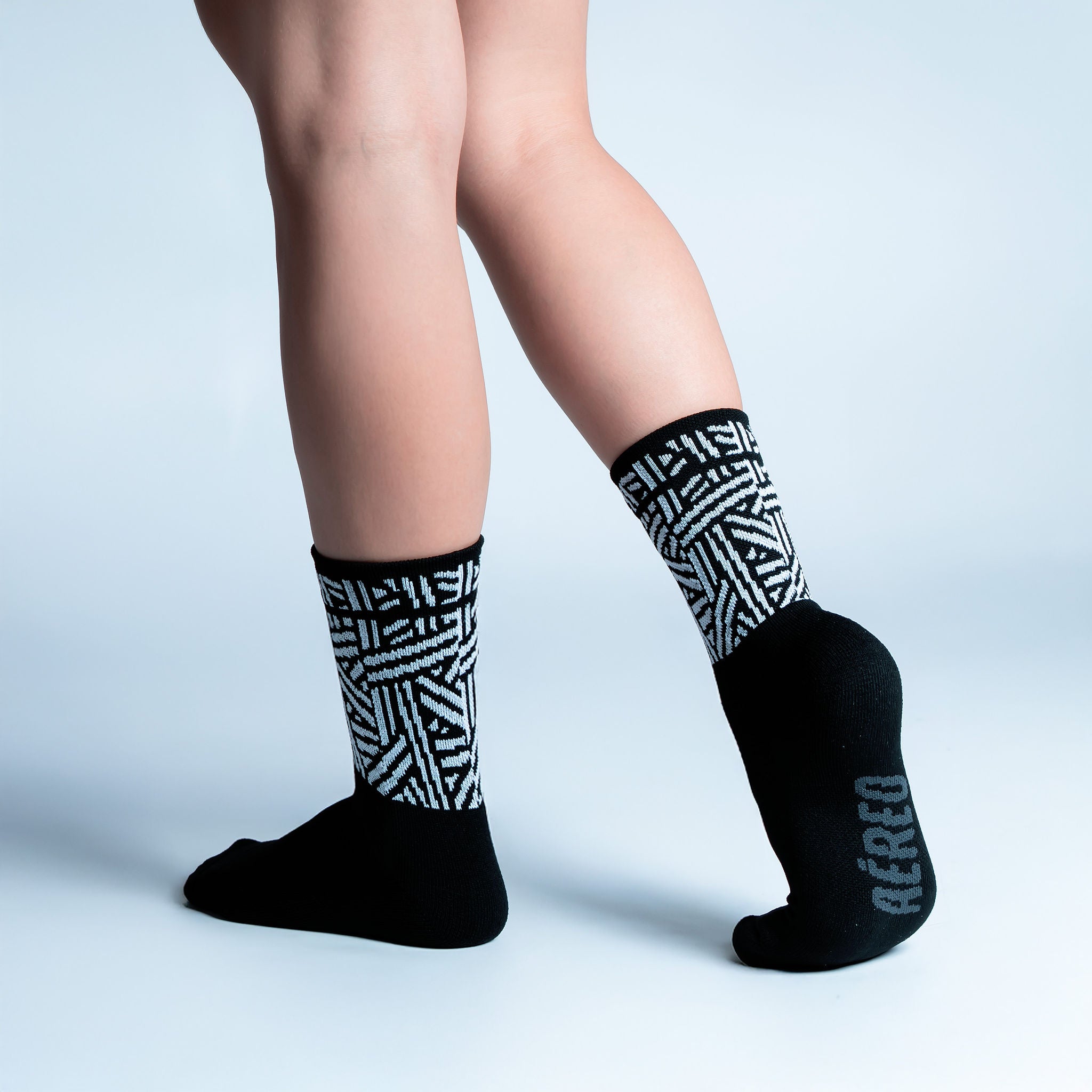 Calcetas deportivas Pattern Vibes con diseño dinámico, tejido transpirable, soporte técnico y compresión ligera para running y entrenamiento.