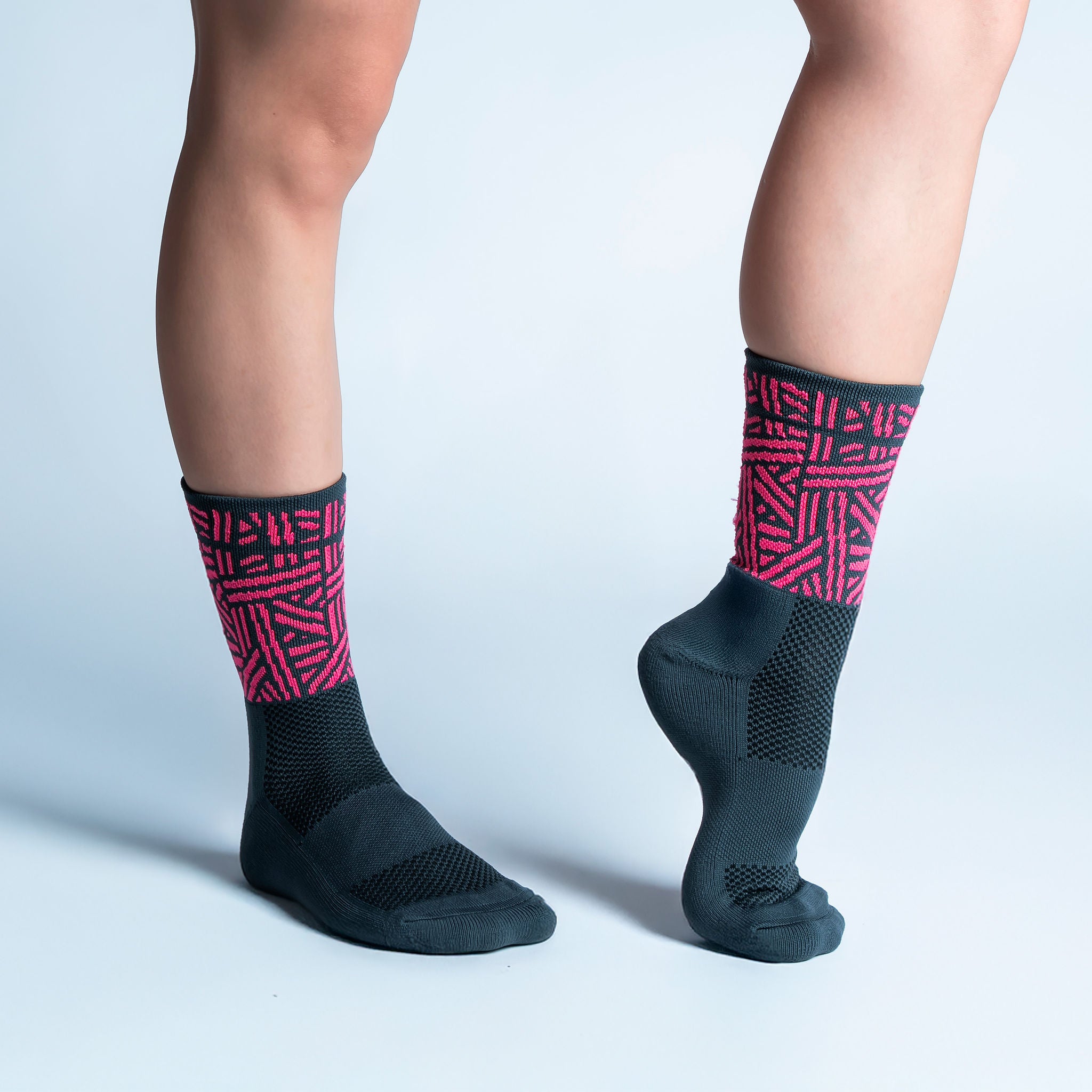 Calcetas deportivas Pattern Vibes con diseño dinámico, tejido transpirable, soporte técnico y compresión ligera para running y entrenamiento.