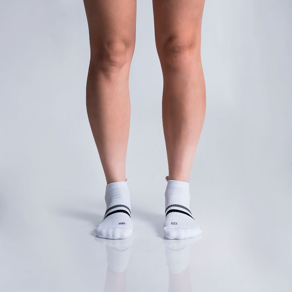 Calcetas deportivas Invisibles para running, maratón y ciclismo. Con diseño técnico transpirable, compresión media y soporte en arco plantar, costura antiampollas.