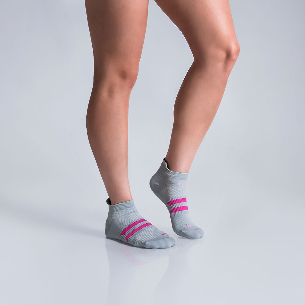 Calcetas deportivas Invisibles para running, maratón y ciclismo. Con diseño técnico transpirable, compresión media y soporte en arco plantar, costura antiampollas.