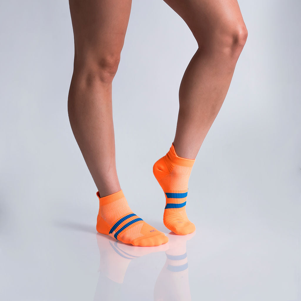 Calcetas deportivas Invisibles para running, maratón y ciclismo. Con diseño técnico transpirable, compresión media y soporte en arco plantar, costura antiampollas.