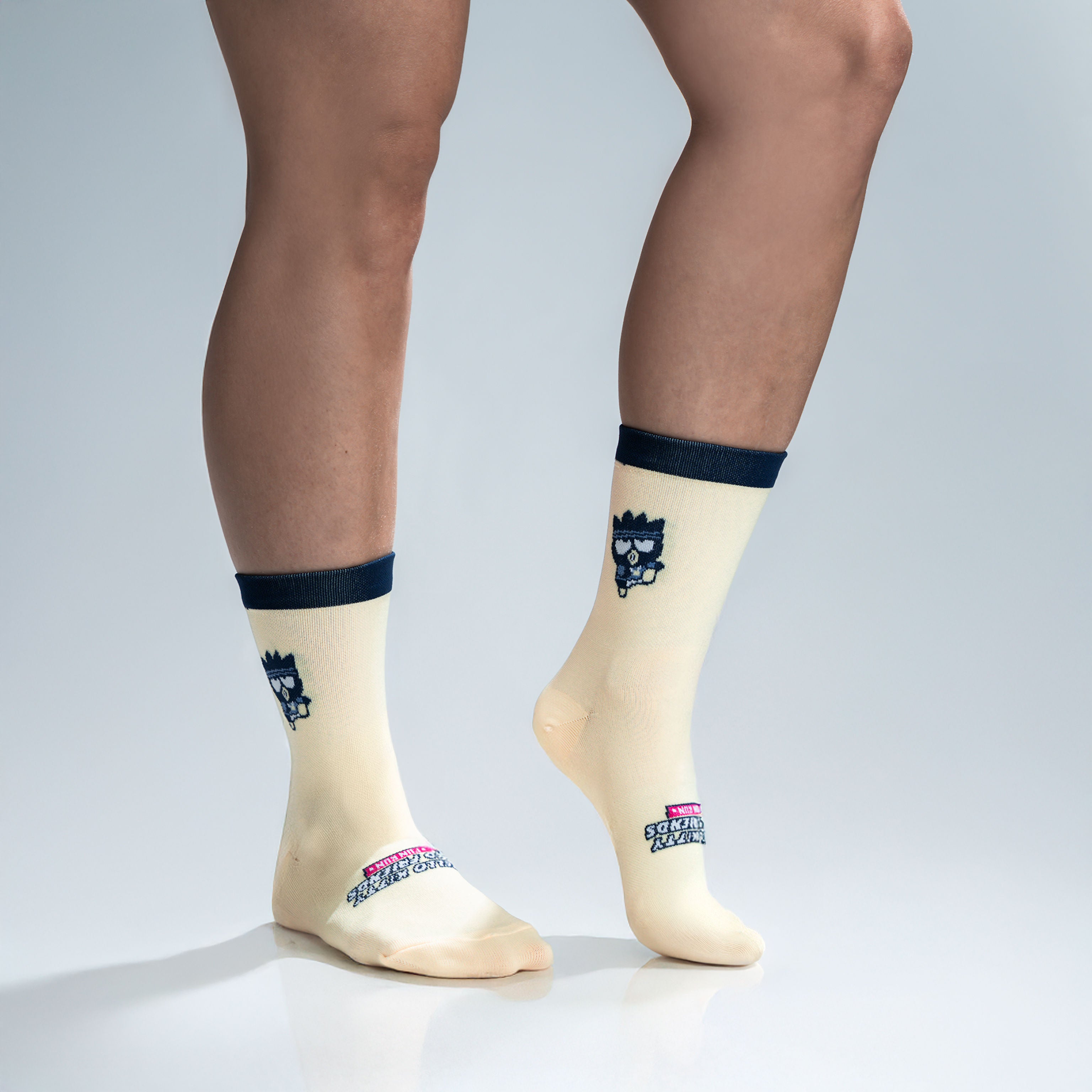 Calcetas deportivas Kitty & Friends con soporte en arco, tecnología antiampollas y diseño kawaii para correr y gym diseño Badtz-Maru