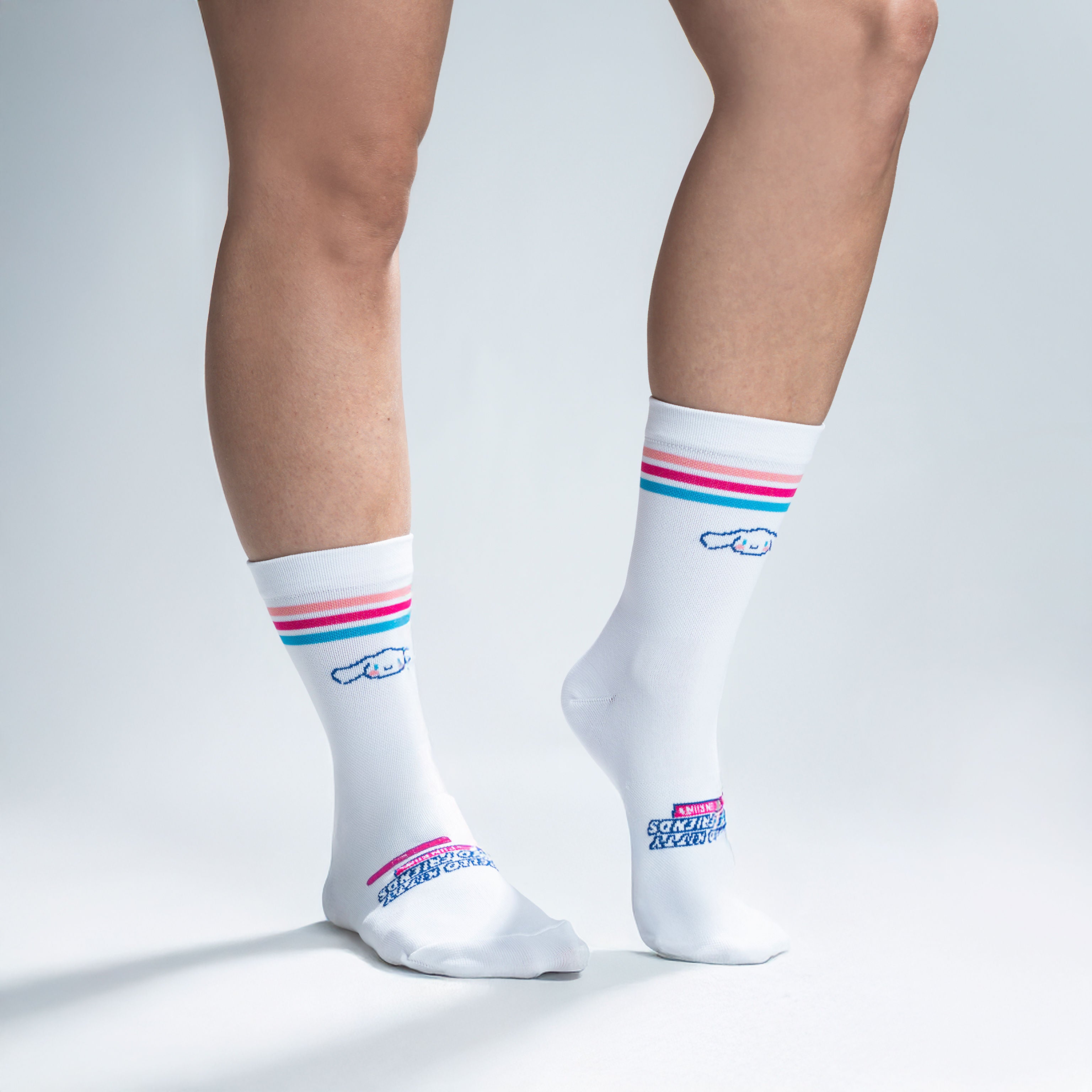 Calcetas deportivas Kitty & Friends con soporte en arco, tecnología antiampollas y diseño kawaii para correr y gym diseño Cinnamoroll 