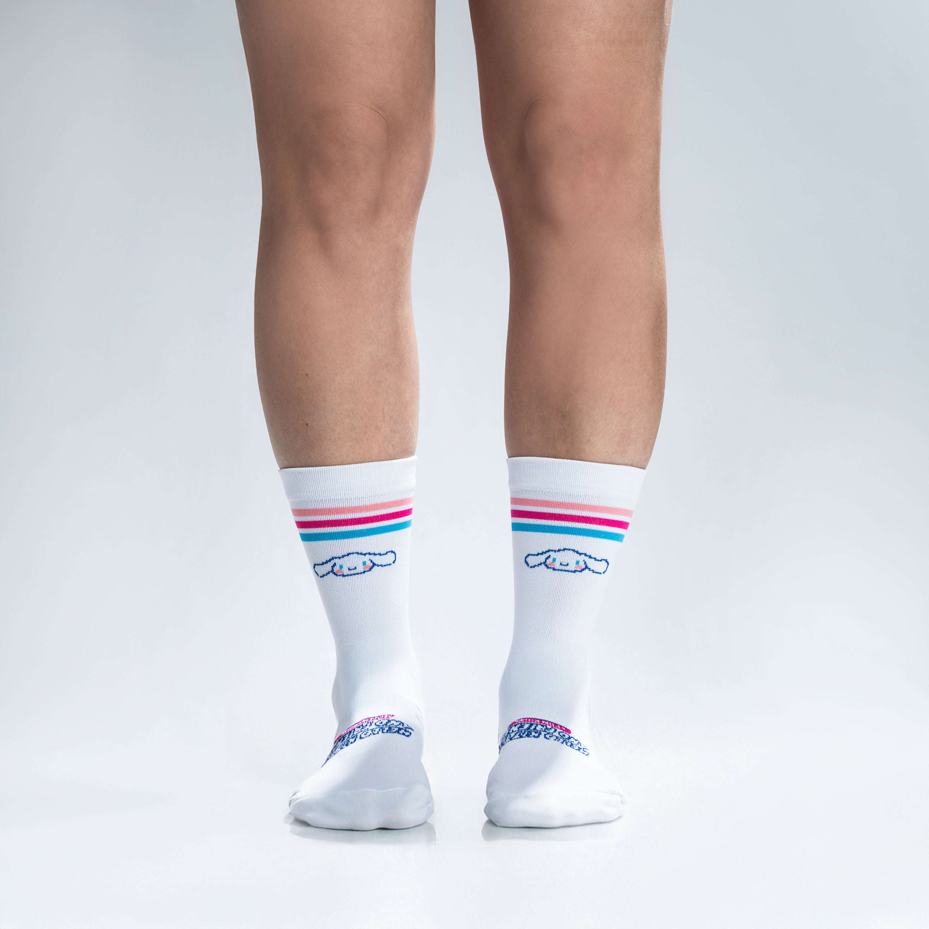 Calcetas deportivas Kitty & Friends con soporte en arco, tecnología antiampollas y diseño kawaii para correr y gym diseño Cinnamoroll 