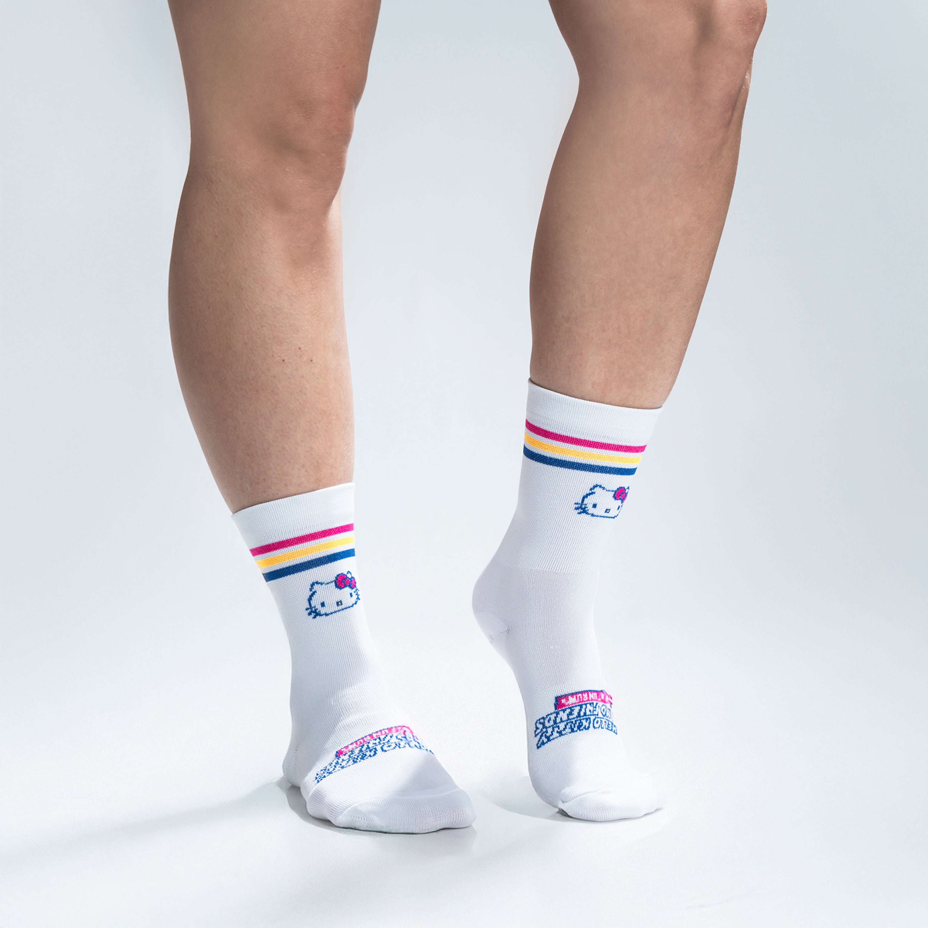 Calcetas deportivas Kitty & Friends con soporte en arco, tecnología antiampollas y diseño kawaii para correr y gym diseño Hellow Kitty stripes