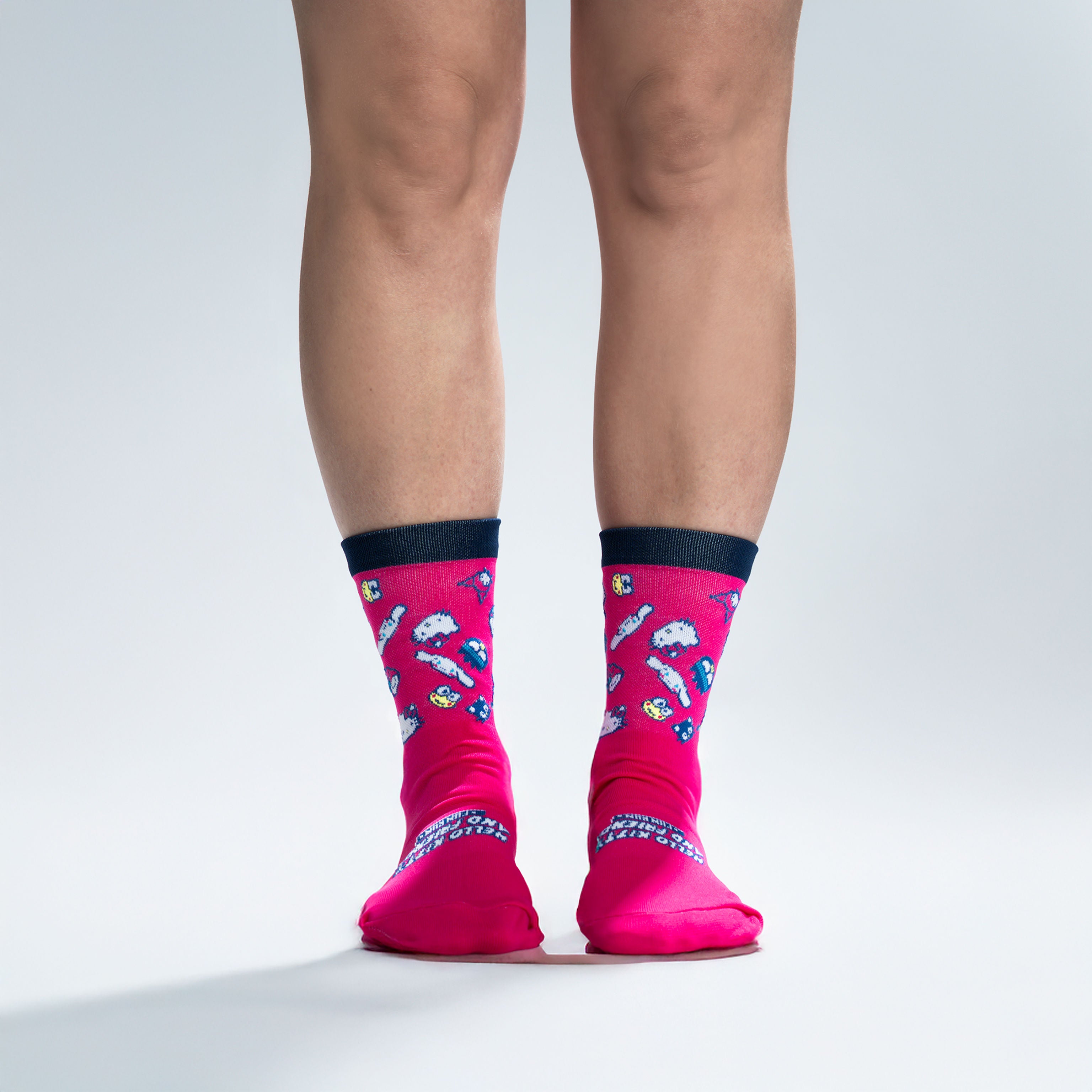Calcetas deportivas Kitty & Friends con soporte en arco, tecnología antiampollas y diseño kawaii para correr y gym diseño Kitty and friends