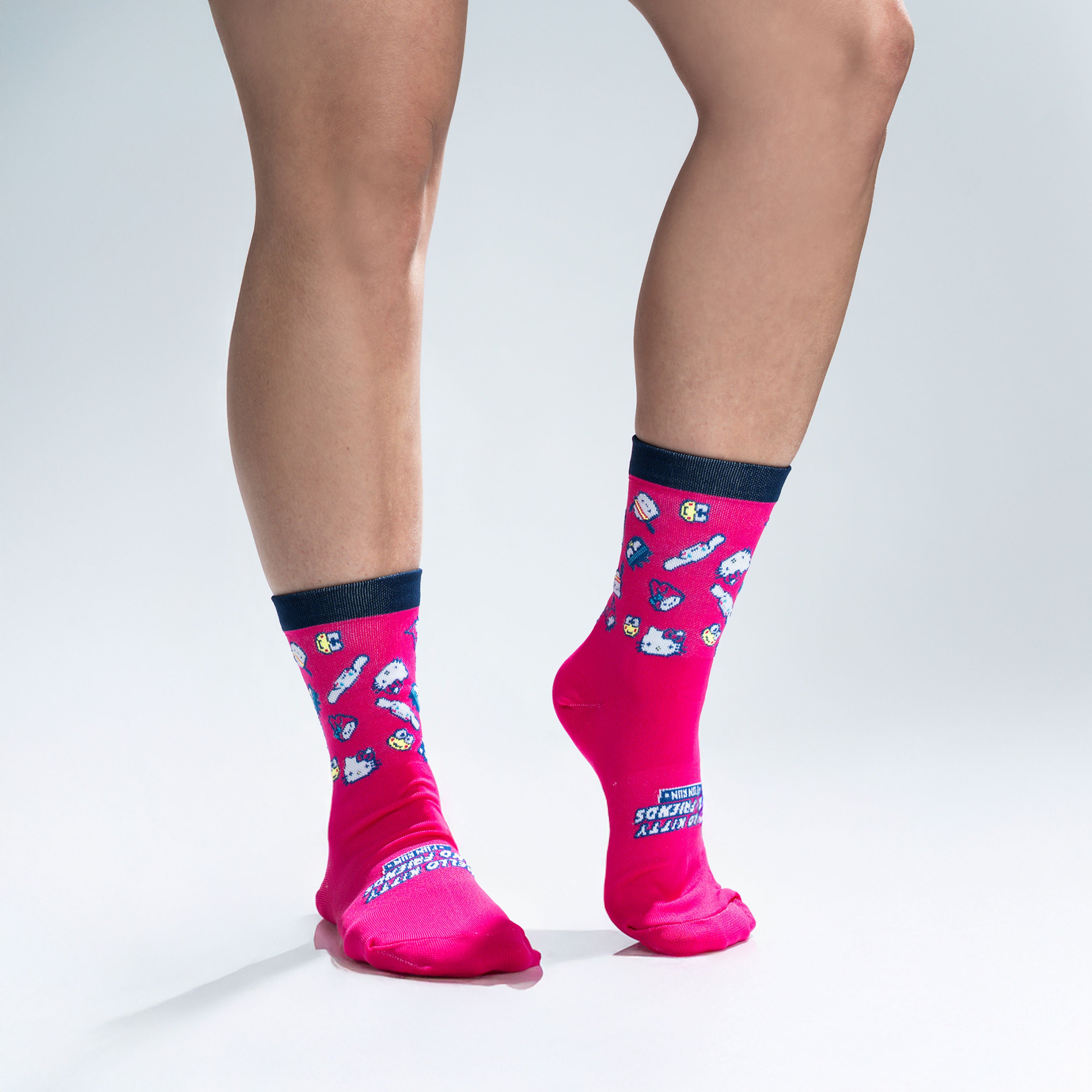 Calcetas deportivas Kitty & Friends con soporte en arco, tecnología antiampollas y diseño kawaii para correr y gym diseño Kitty and friends