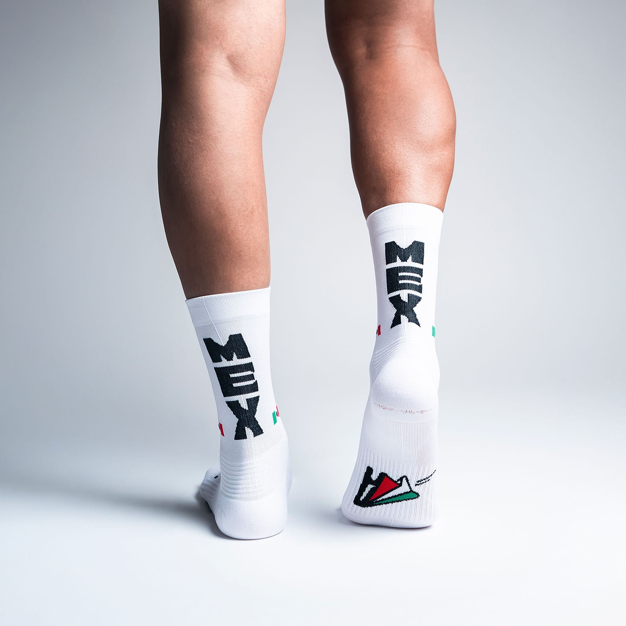 Calcetas deportivas Mex Pro para running, maratón y ciclismo. Con diseño técnico transpirable, compresión media y soporte en arco plantar, costura antiampollas.