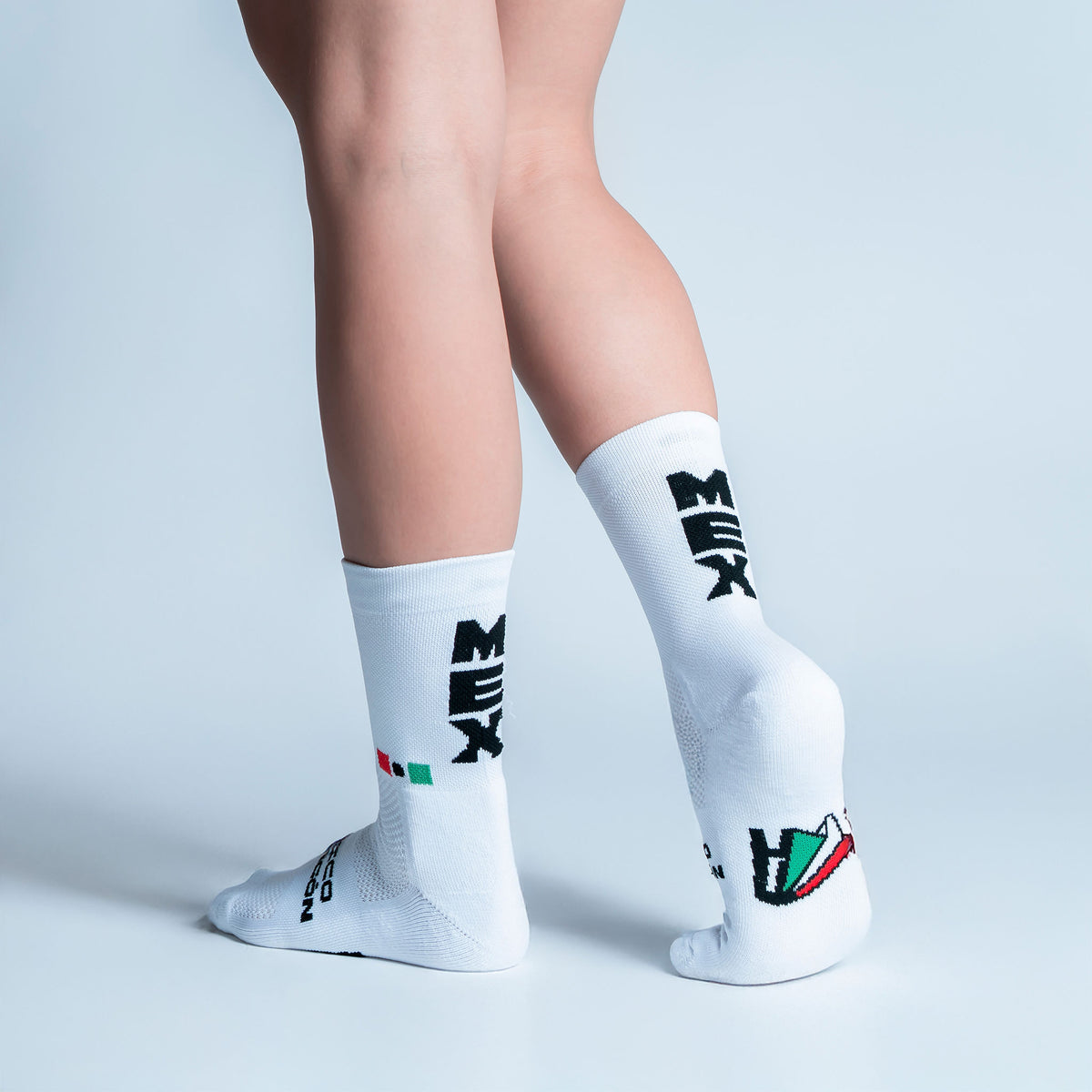 Calcetas Mex Intensity Max Cushion con diseño inspirado en México, tejido transpirable, soporte técnico y compresión ligera para running y entrenamiento.