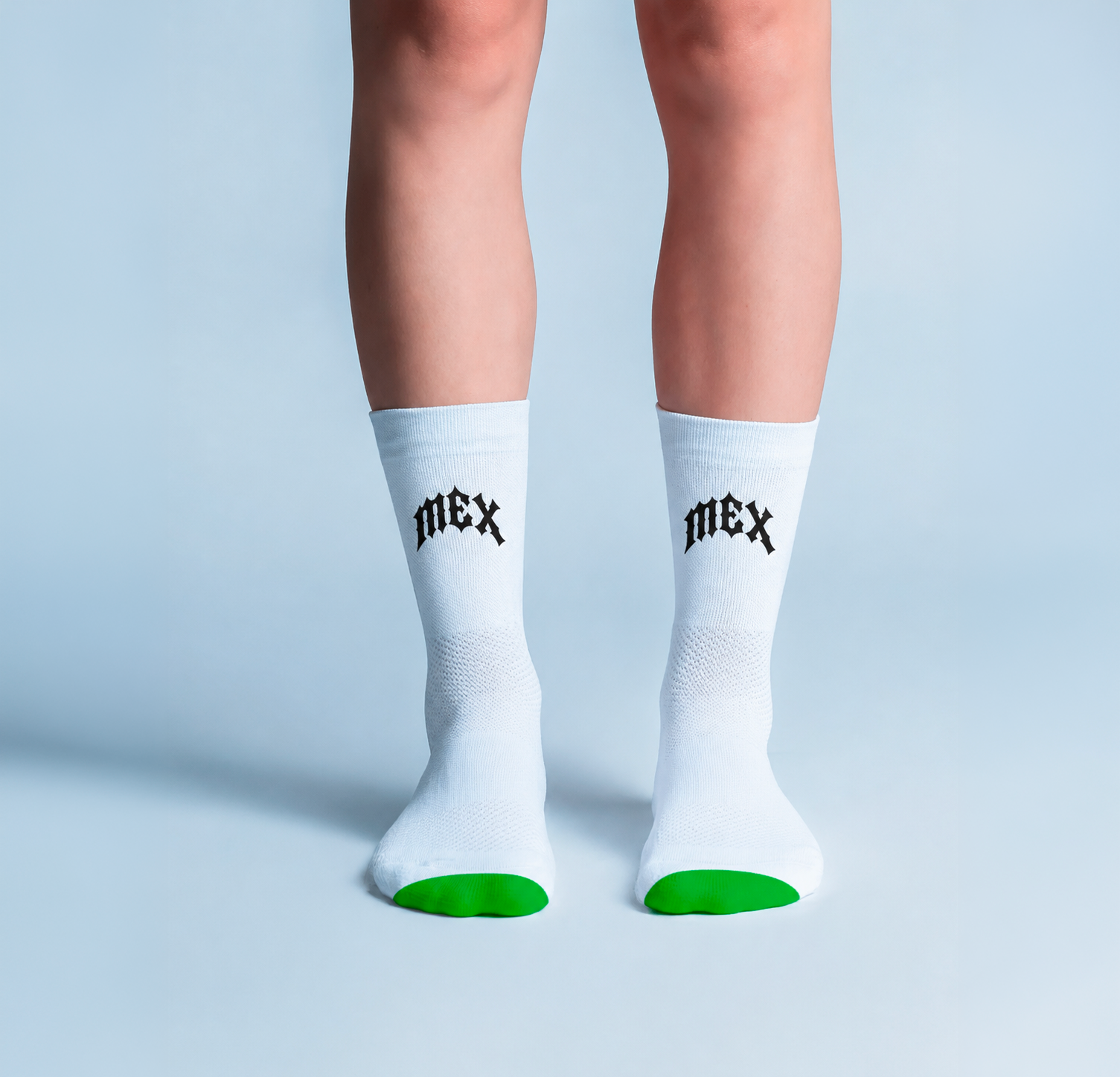 Calcetas deportivas México Intensity con diseño inspirado en México, tejido transpirable, soporte técnico y compresión ligera para running y entrenamiento.