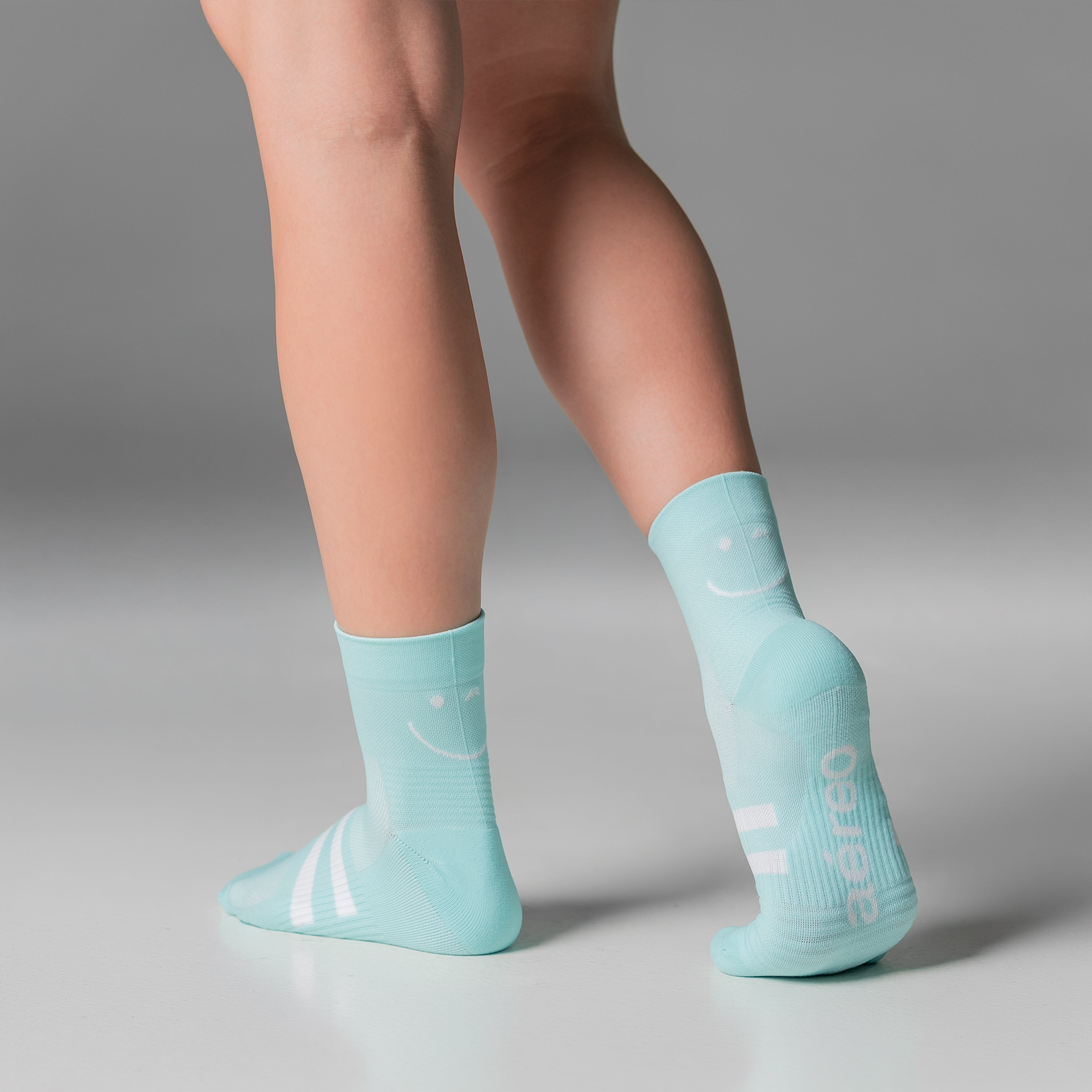 Calcetas deportivas Mini Smiles Pro para running, maratón y ciclismo. Con diseño técnico transpirable, compresión media y soporte en arco plantar, costura antiampollas.