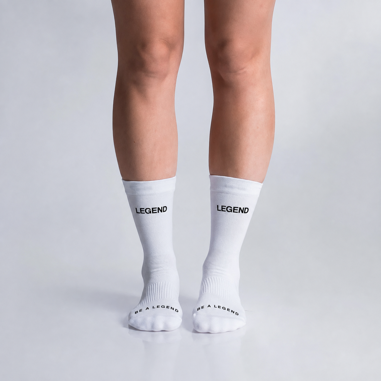 Calcetas deportivas Legend Pro para running, maratón y ciclismo. Con diseño técnico transpirable, compresión media y soporte en arco plantar, costura antiampollas.