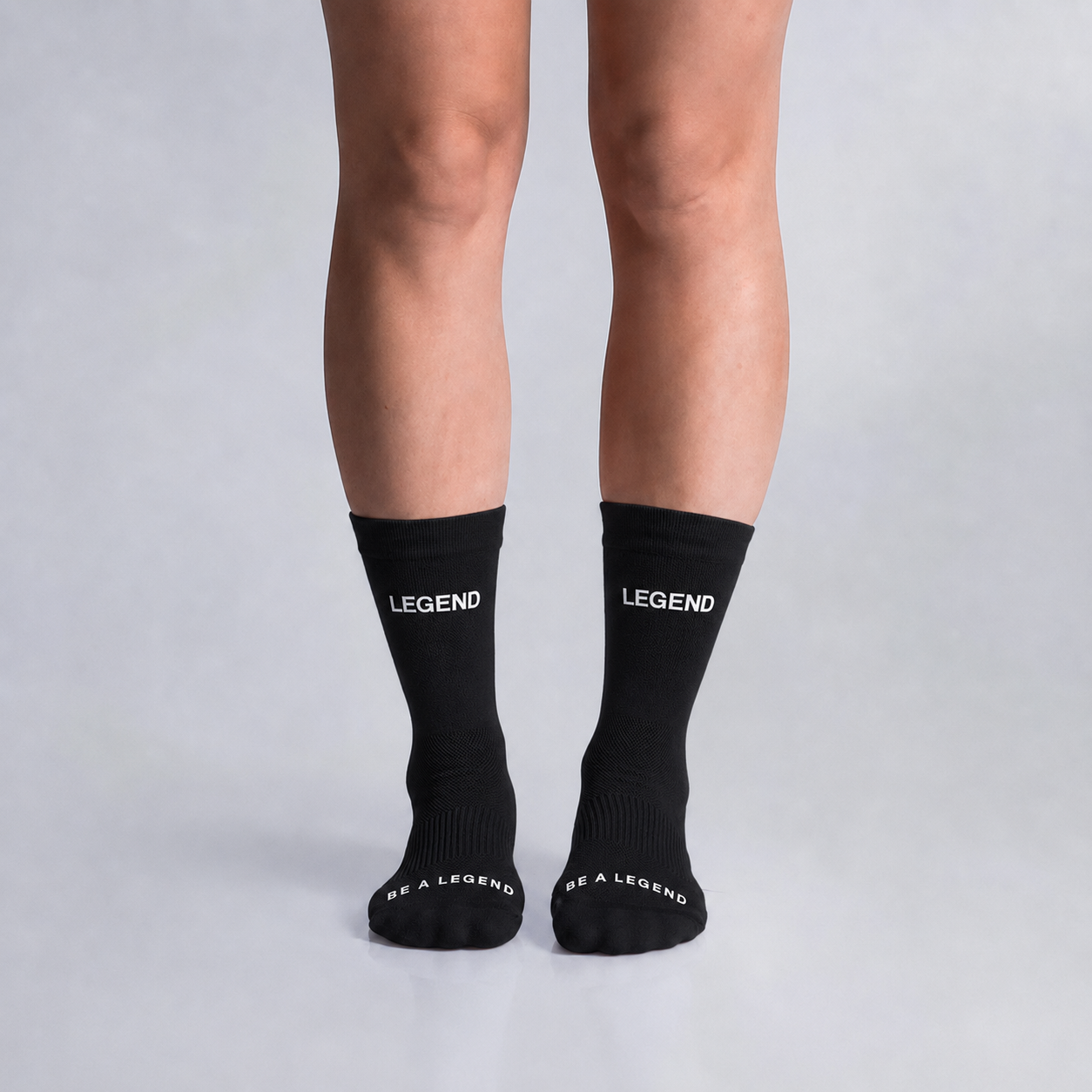 Calcetas deportivas Legend Pro para running, maratón y ciclismo. Con diseño técnico transpirable, compresión media y soporte en arco plantar, costura antiampollas.