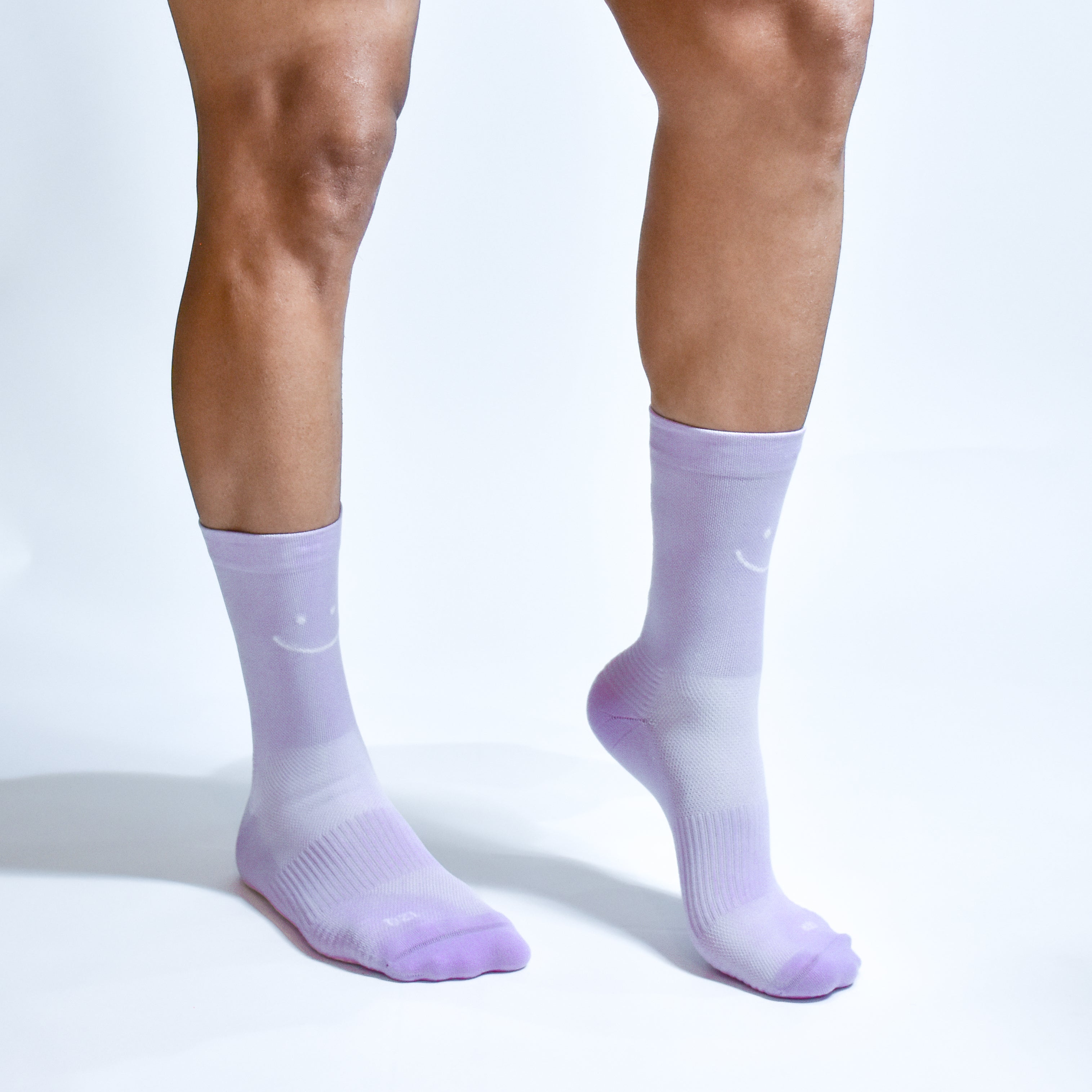 Calcetas deportivas Smile Pro para running, maratón y ciclismo. Con diseño técnico transpirable, compresión media y soporte en arco plantar, costura antiampollas.