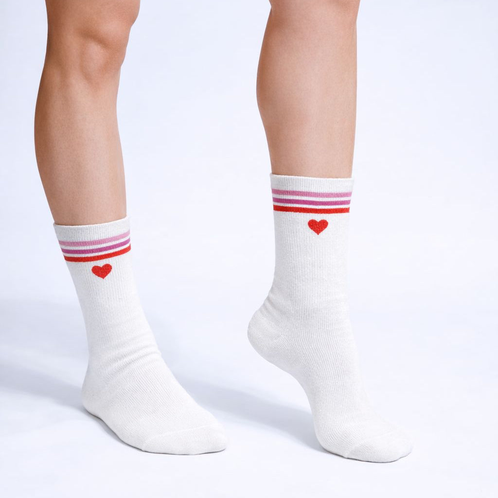 Calcetas deportivas AÉREO Stripes Hearts color blanco de corte medio, running, gym, ciclismo.
