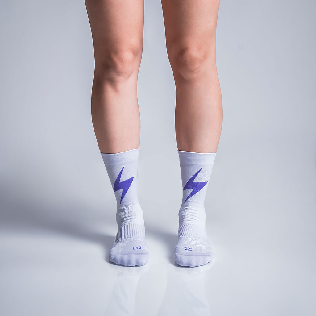 Calcetas deportivas Pro Thunder para running, maratón y ciclismo. Con diseño técnico transpirable, compresión media y soporte en arco plantar, costura antiampollas.