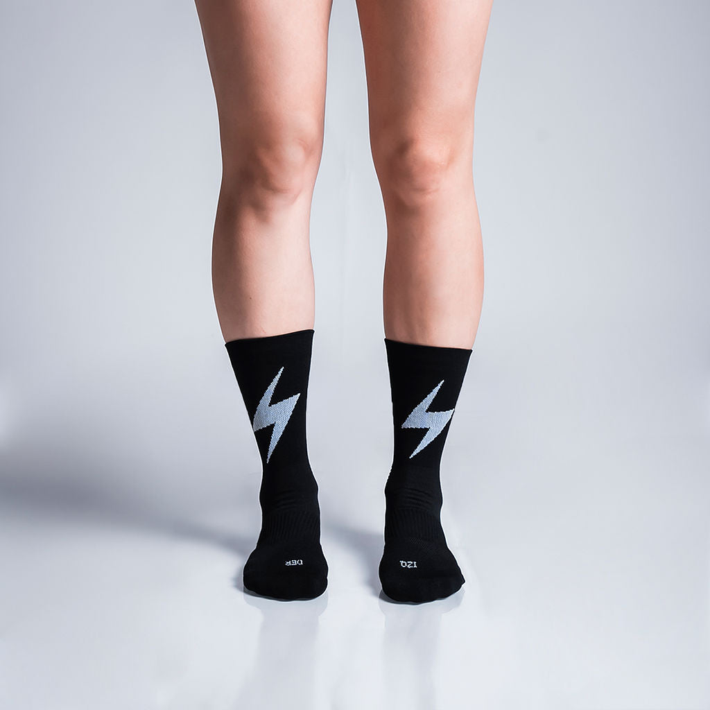 Calcetas deportivas Pro Thunder para running, maratón y ciclismo. Con diseño técnico transpirable, compresión media y soporte en arco plantar, costura antiampollas.