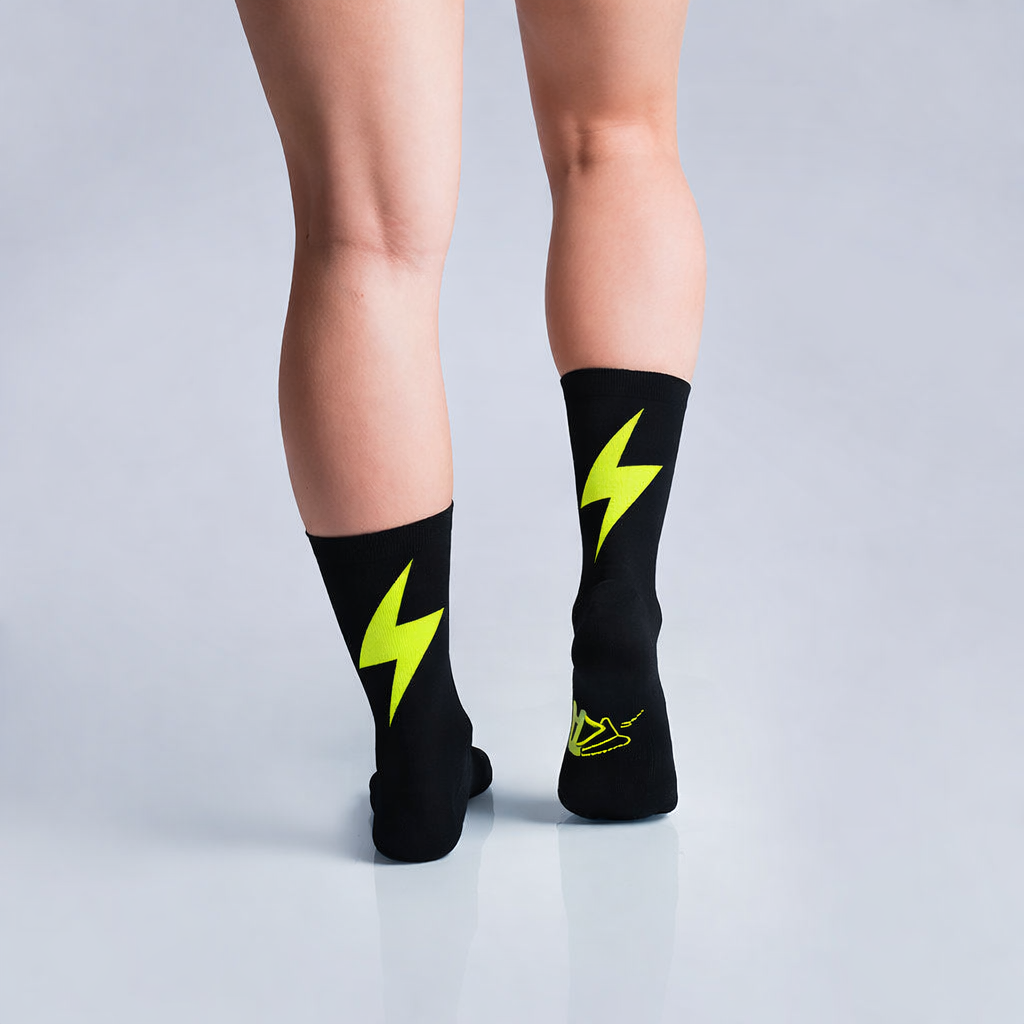 Calcetas deportivas Pro Thunder para running, maratón y ciclismo. Con diseño técnico transpirable, compresión media y soporte en arco plantar, costura antiampollas.