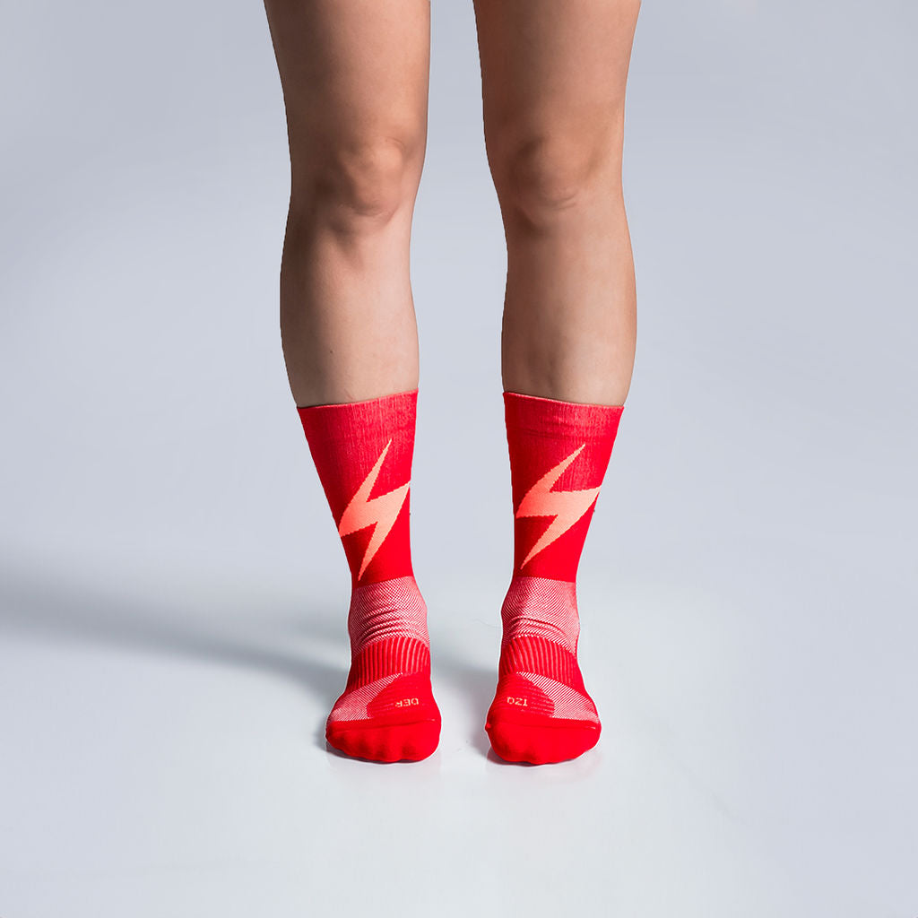 Calcetas deportivas Pro Thunder para running, maratón y ciclismo. Con diseño técnico transpirable, compresión media y soporte en arco plantar, costura antiampollas.