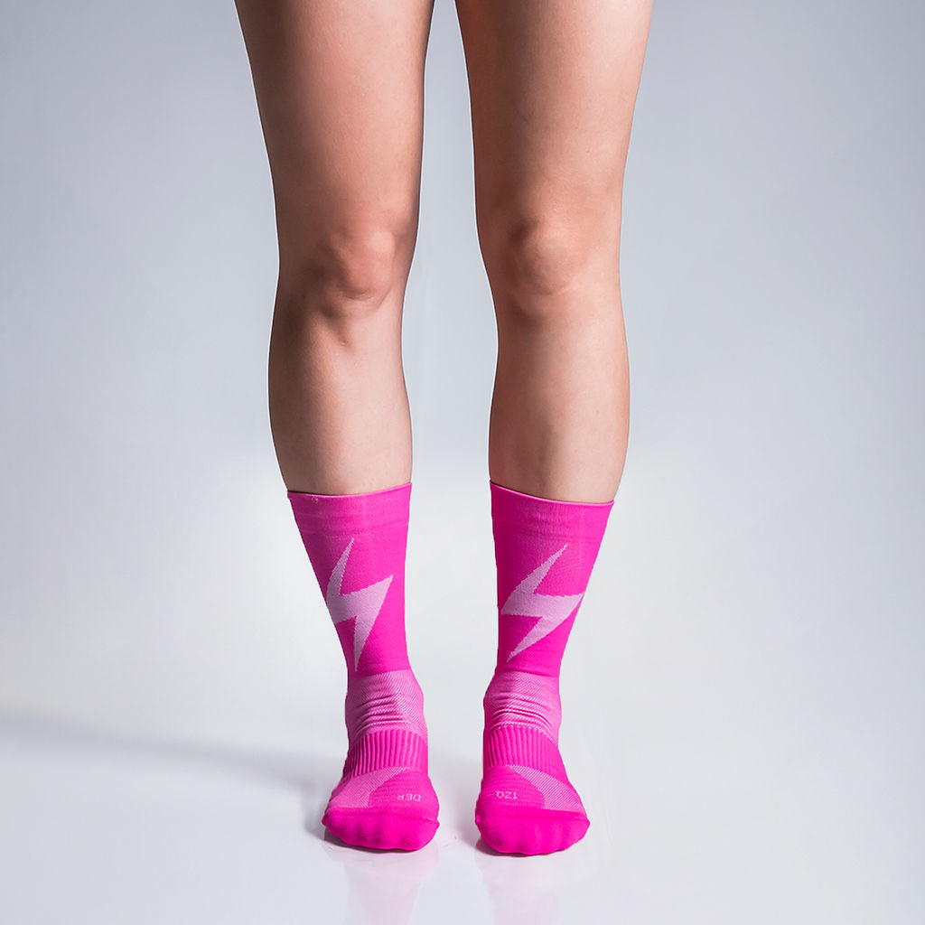 Calcetas deportivas Pro Thunder para running, maratón y ciclismo. Con diseño técnico transpirable, compresión media y soporte en arco plantar, costura antiampollas.