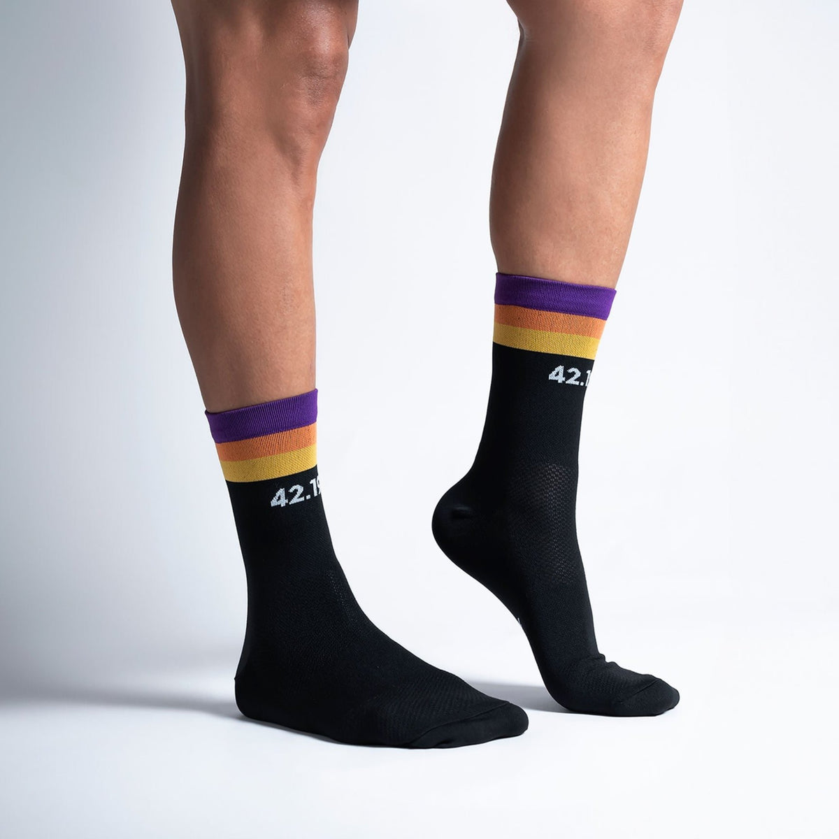 Calcetas Maraton Lala Intensity Max Cushion con diseño inspirado en México, tejido transpirable, soporte técnico y compresión ligera para running y entrenamiento.