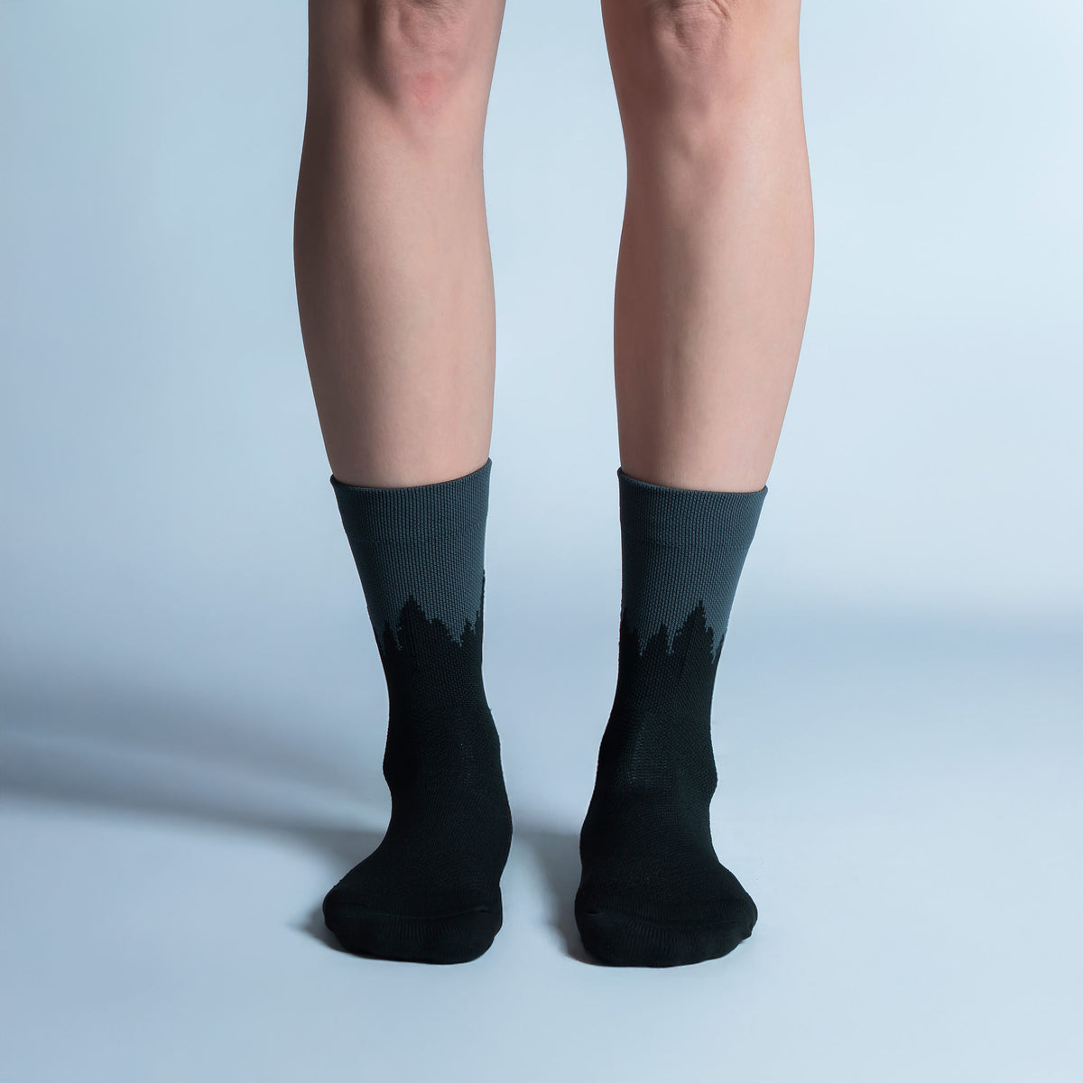 Calcetas Mountain Spirit Intensity Max Cushion con diseño inspirado en México, tejido transpirable, soporte técnico y compresión ligera para running y entrenamiento.
