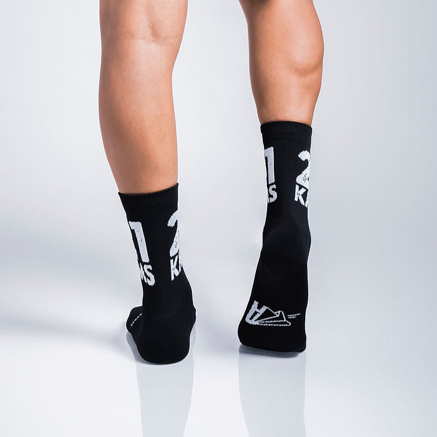 Calcetas deportivas  Intensity 21k con diseño pensado para medias distancias, tejido transpirable, soporte técnico y compresión media para running y entrenamiento.