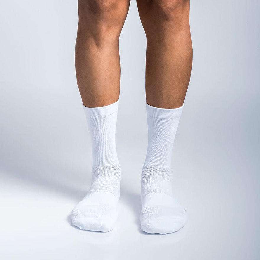 Calcetas deportivas Intensity Maratón con tejido transpirable, soporte técnico y compresión ligera para distancias largas. Diseñadas para ofrecer comodidad y estabilidad durante tus entrenamientos y competencias.