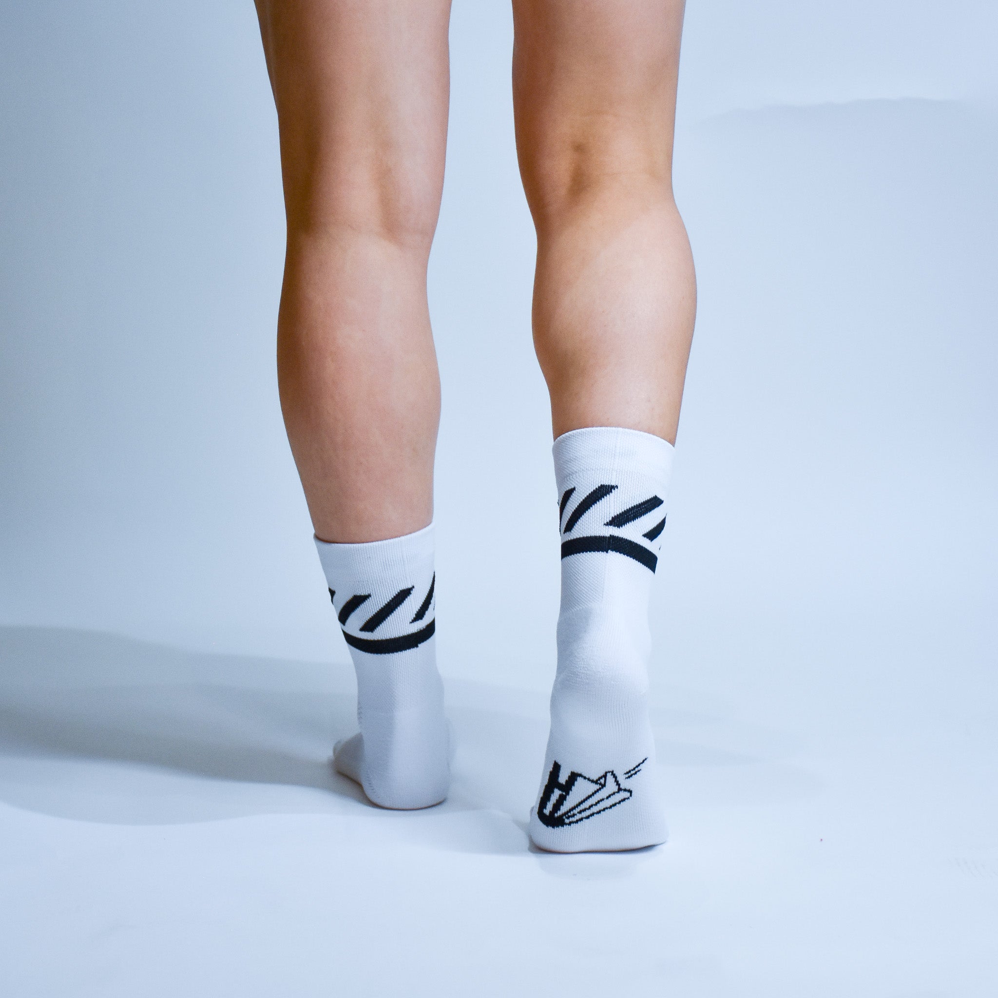 Calcetas deportivas Intensity A-3 diseñadas para corredores. Tejido transpirable, soporte técnico y compresión ligera para mayor comodidad en entrenamientos y carreras.