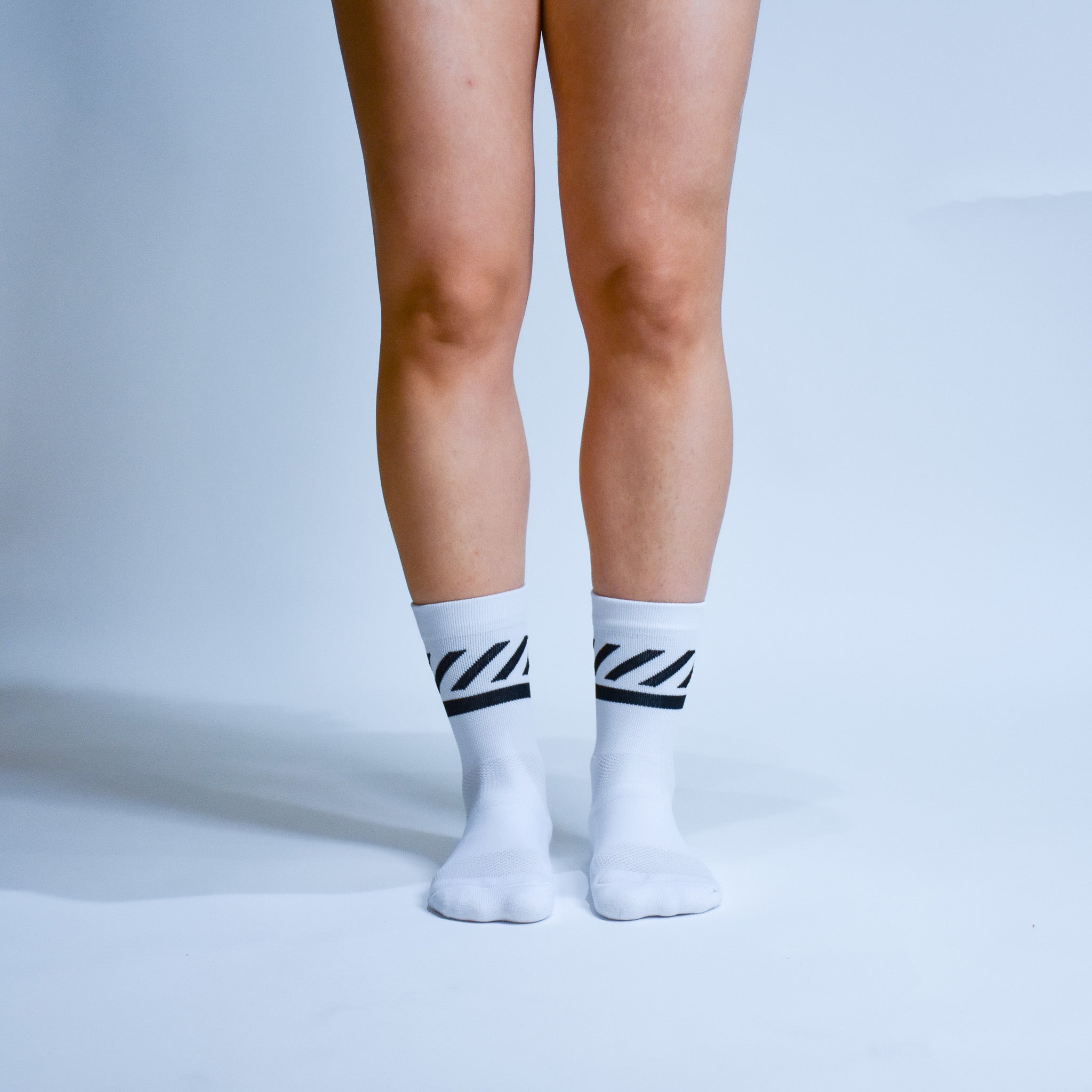 Calcetas deportivas Intensity A-3 diseñadas para corredores. Tejido transpirable, soporte técnico y compresión ligera para mayor comodidad en entrenamientos y carreras.