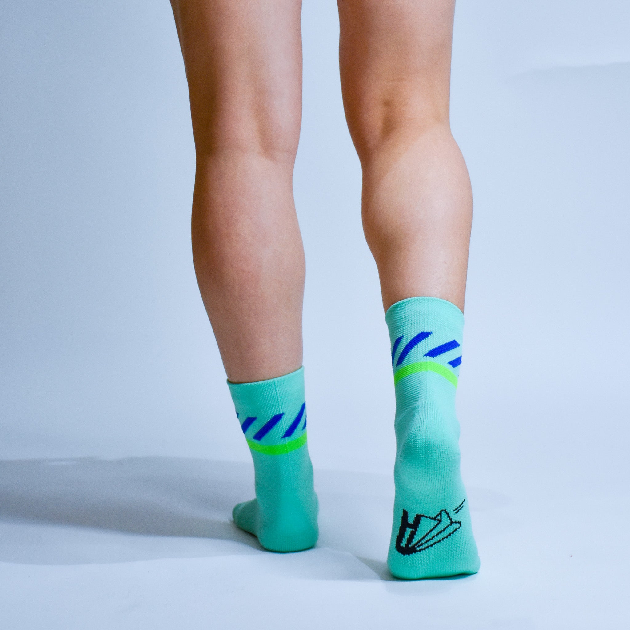 Calcetas deportivas Intensity A-3 diseñadas para corredores. Tejido transpirable, soporte técnico y compresión ligera para mayor comodidad en entrenamientos y carreras.