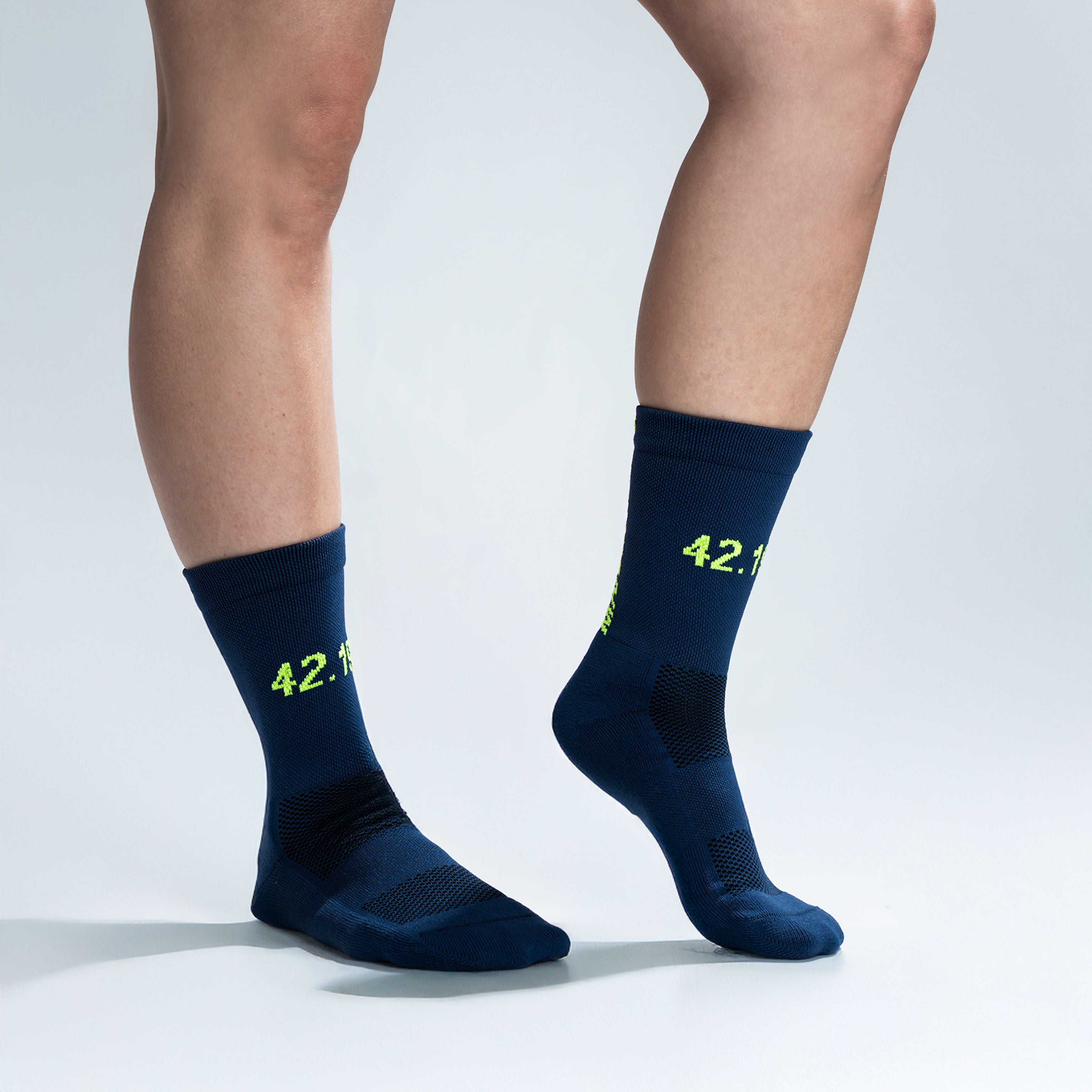 Calcetas deportivas Marathon Spirit unisex para running y maratón, cómodas, transpirables y costura antiampollas.