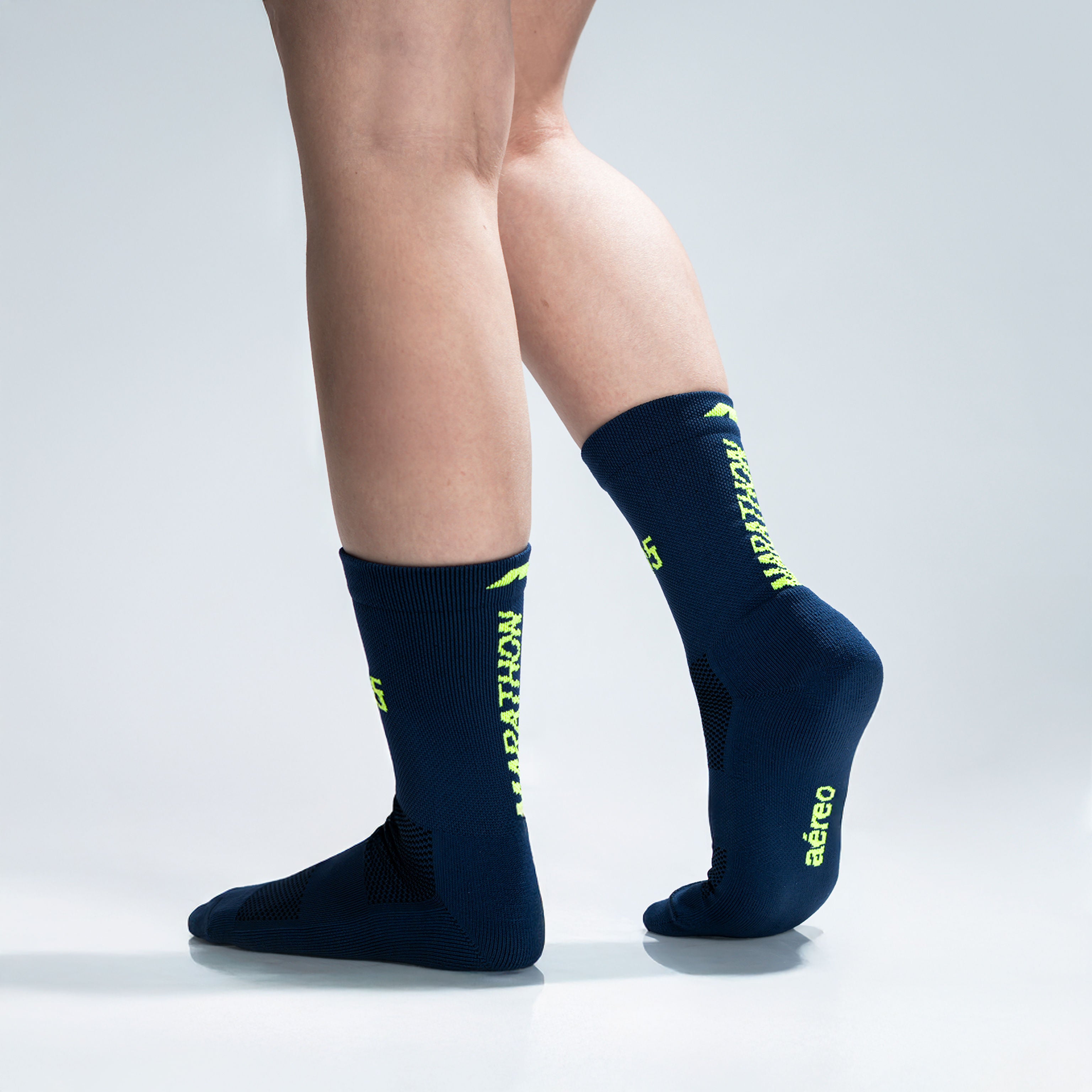 Calcetas deportivas Marathon Spirit unisex para running y maratón, cómodas, transpirables y costura antiampollas.