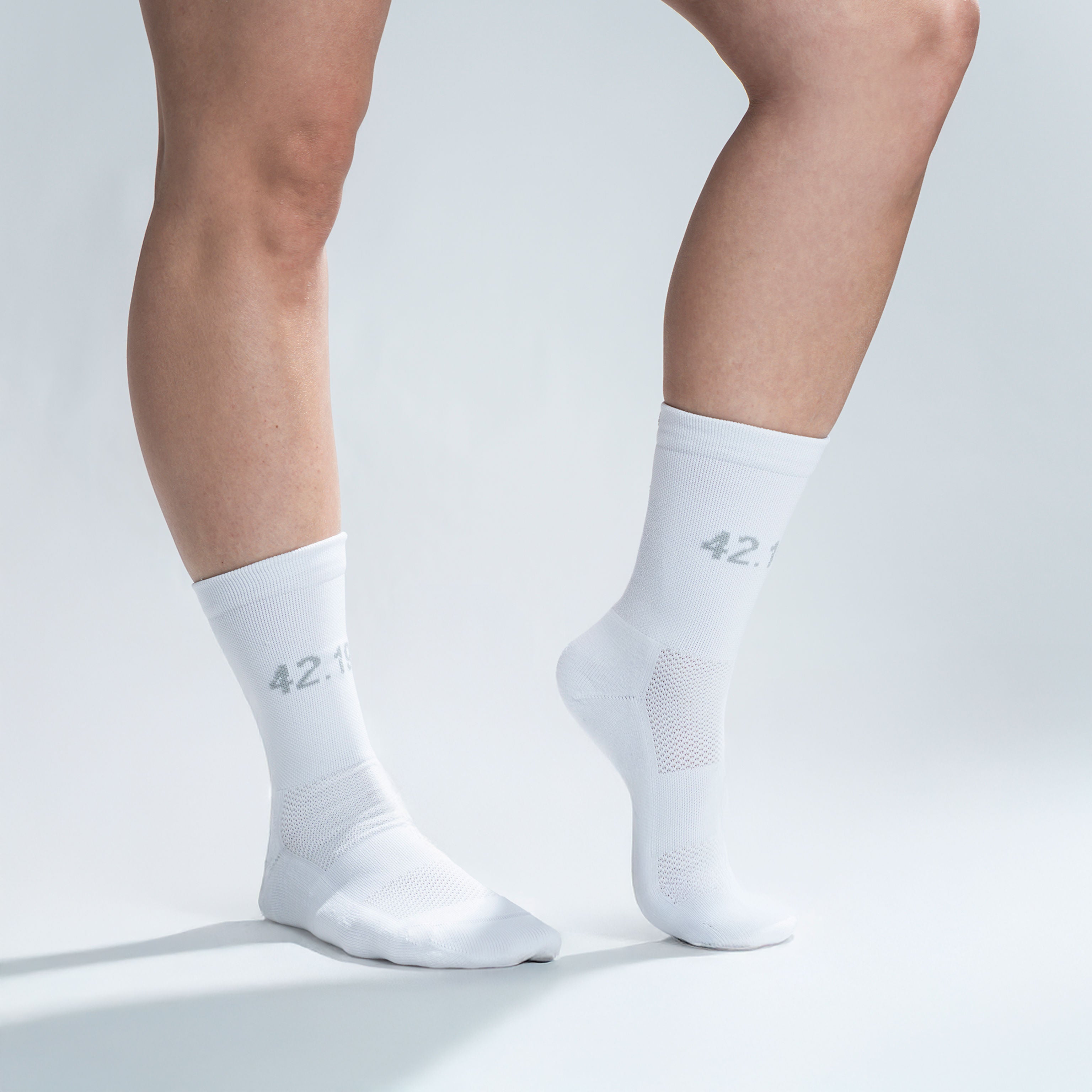 Calcetas deportivas Marathon Spirit unisex para running y maratón, cómodas, transpirables y costura antiampollas.