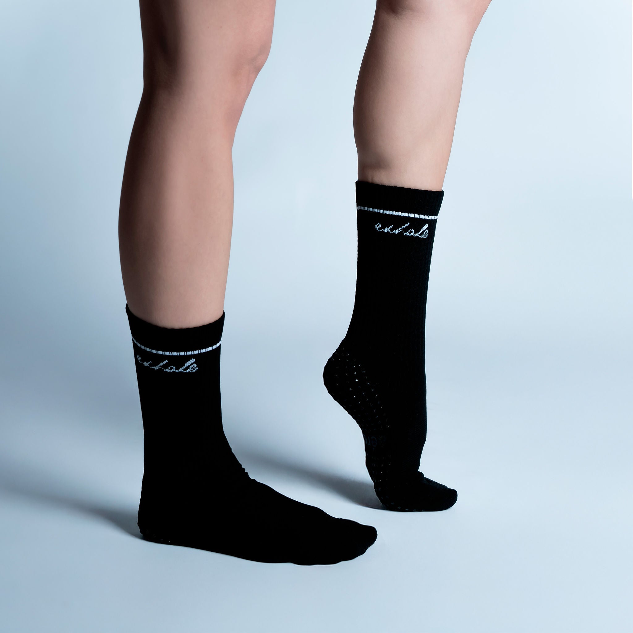 Calcetas de pilates y yoga antideslizantes, con soporte en arco, agarre seguro y tejido transpirable para mayor estabilidad y comodidad durante el entrenamiento.