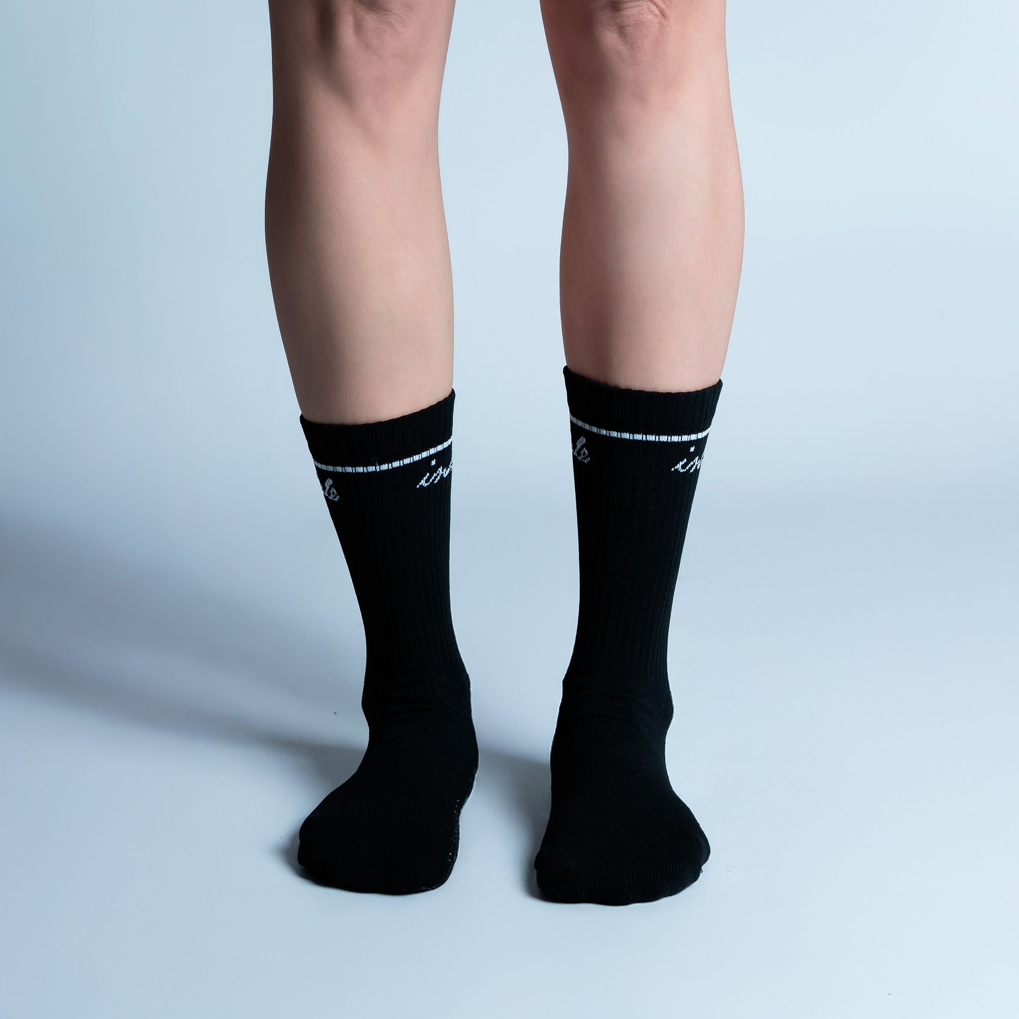 Calcetas de pilates y yoga antideslizantes, con soporte en arco, agarre seguro y tejido transpirable para mayor estabilidad y comodidad durante el entrenamiento.