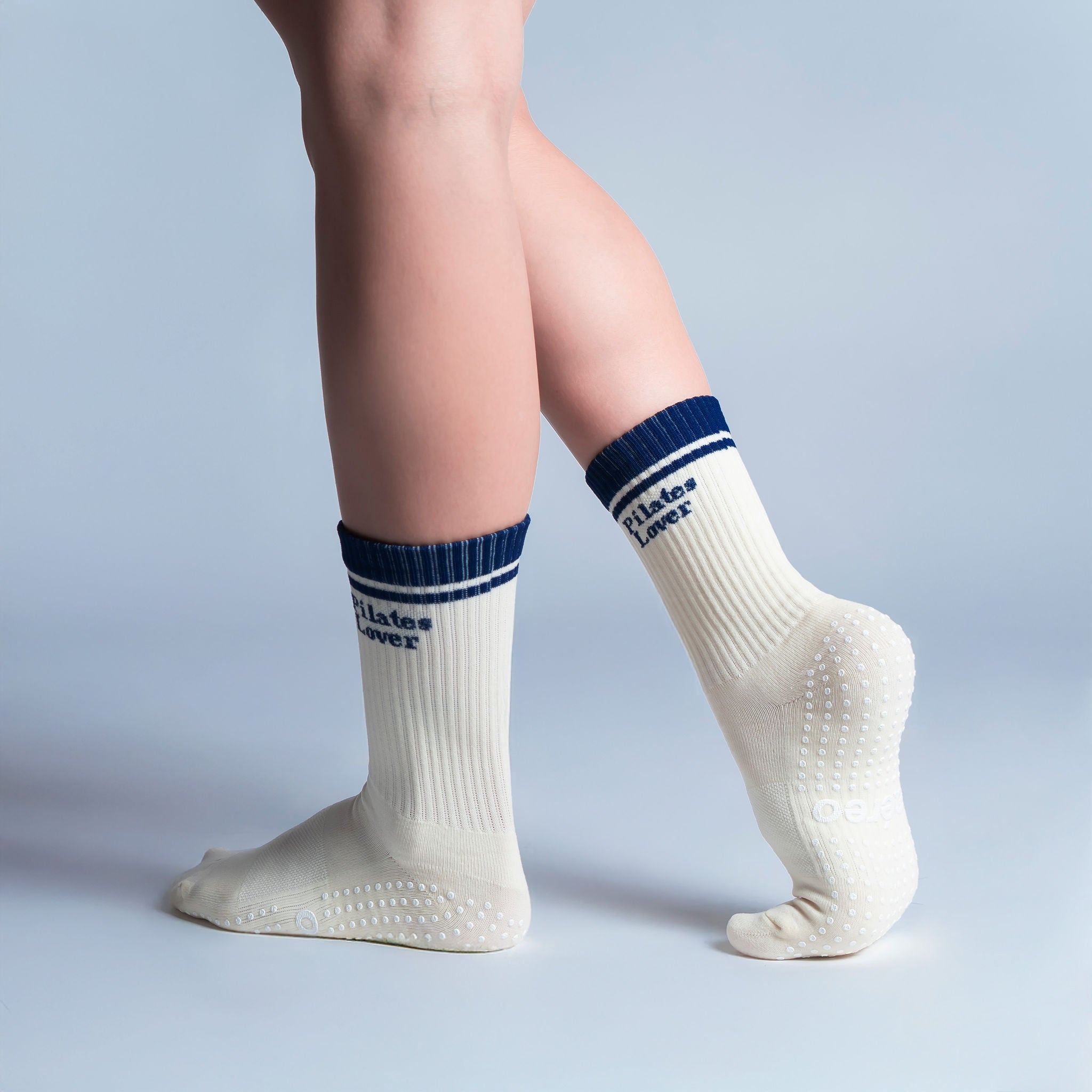 Calcetas de pilates y yoga antideslizantes, con soporte en arco, agarre seguro y tejido transpirable para mayor estabilidad y comodidad durante el entrenamiento.